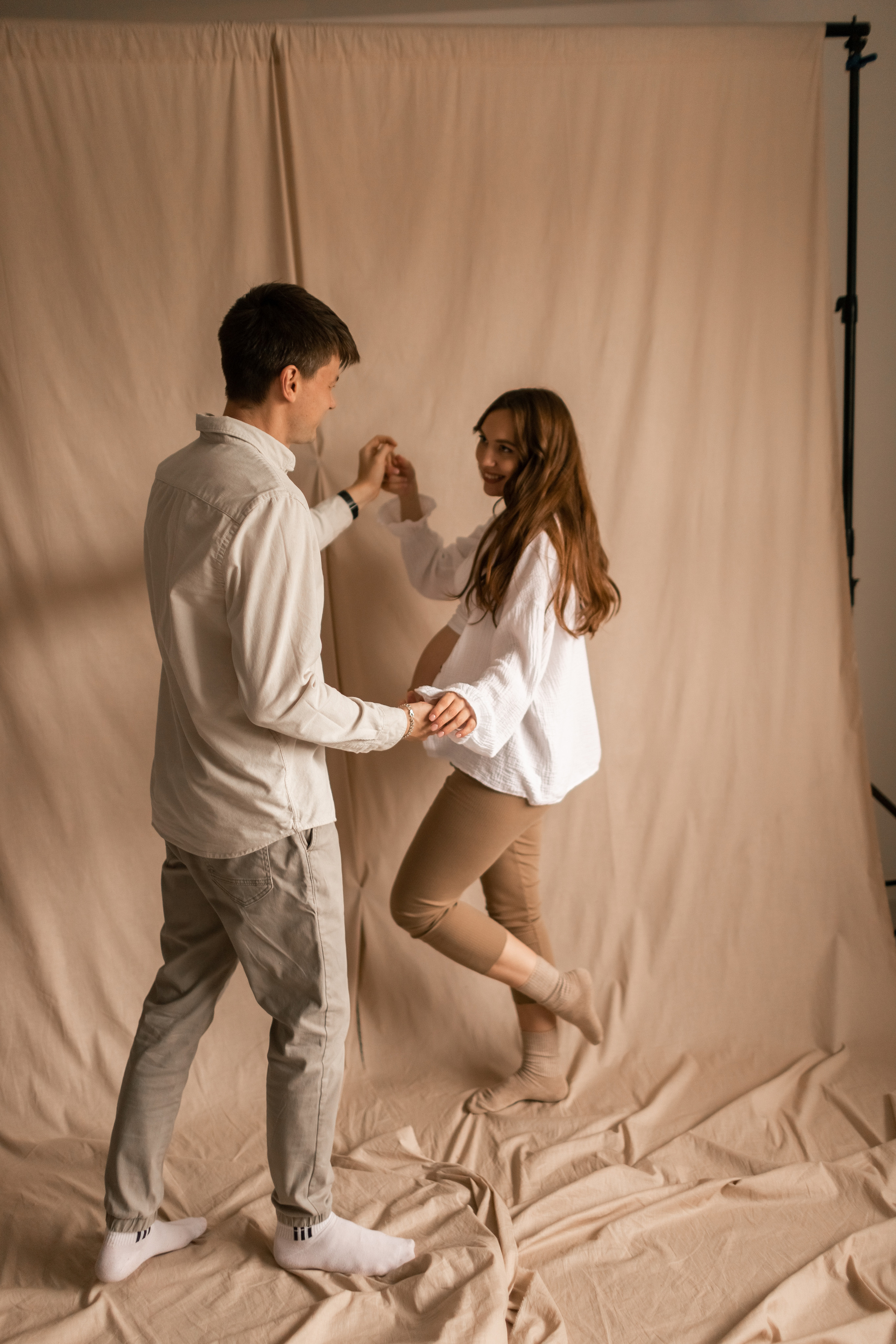 Юрий и Анастасия в трепетном ожидании. Фотограф про любовь в городе Москва