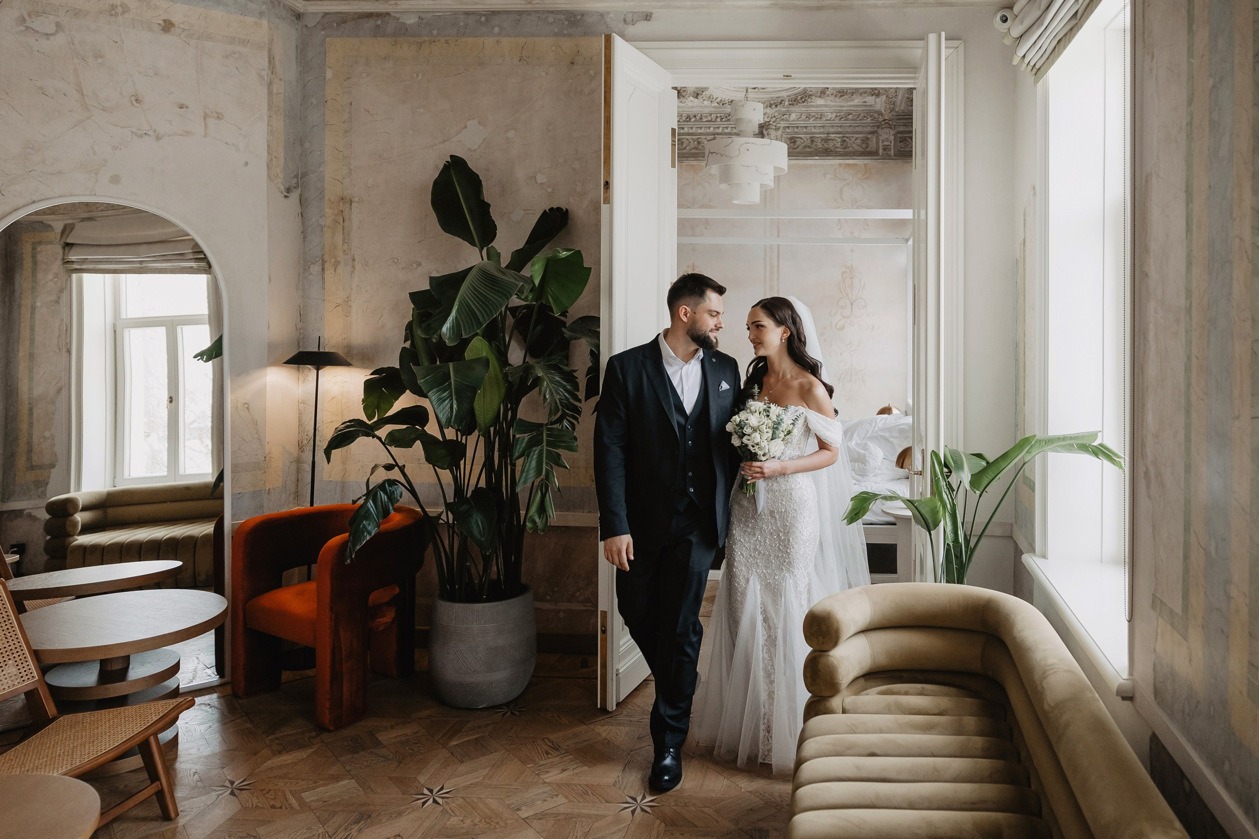 Свадебная фотосессия в&nbsp;отеле Twelve Reasons в&nbsp;Москве