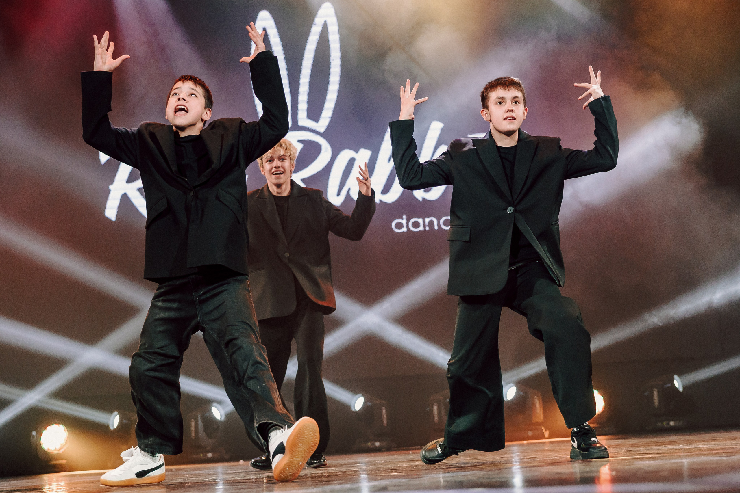 Отчётный концерт танцевальной школы «Red Rabbits» 2025. Лёшка Варзегов — фотограф