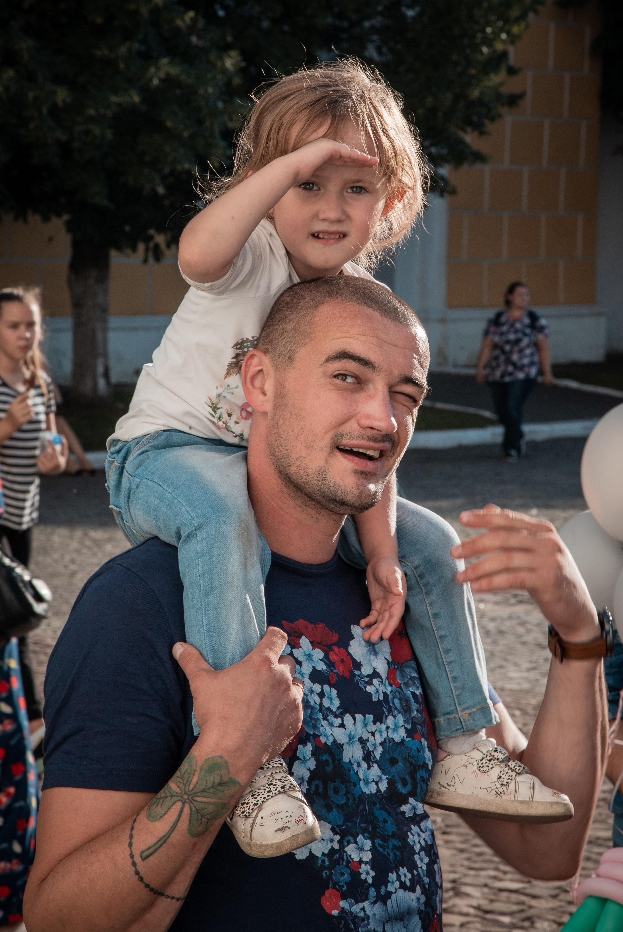 Большая компания. Команда фотографов и дизайнеров в Егорьевске