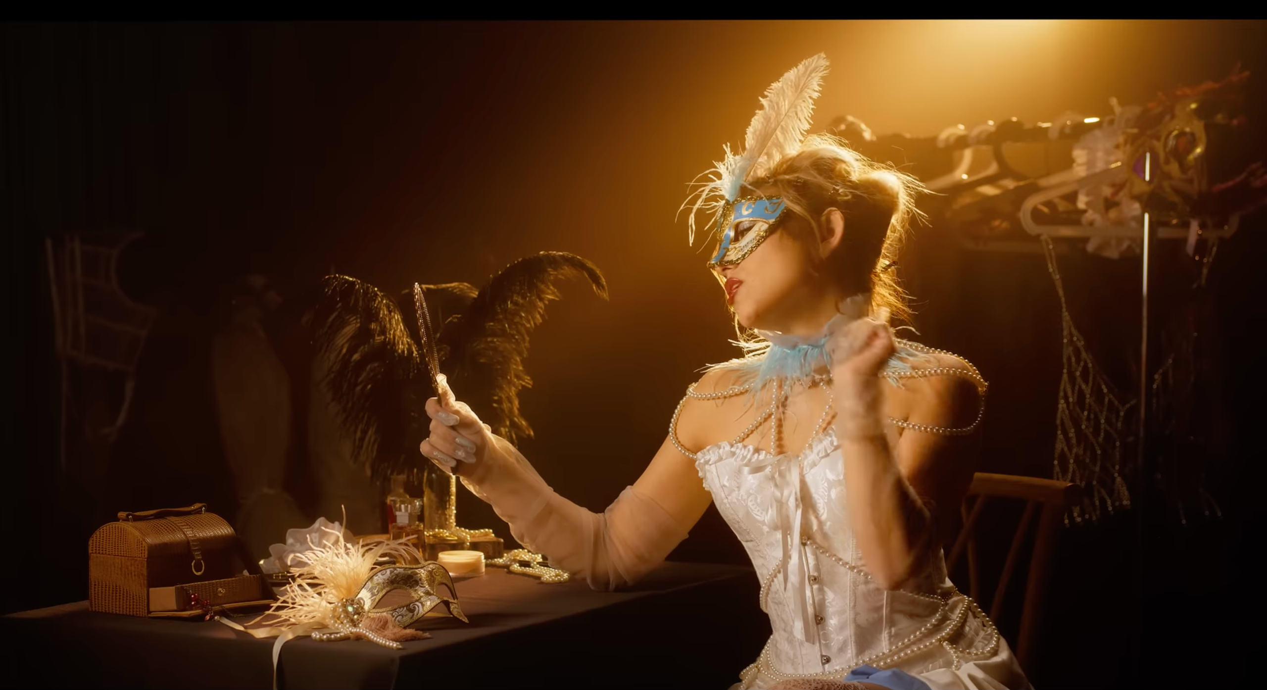 Elevate. Муз. клип «Маскарад». Сет дизайнер предметный фотограф в Москве Анна Андреева