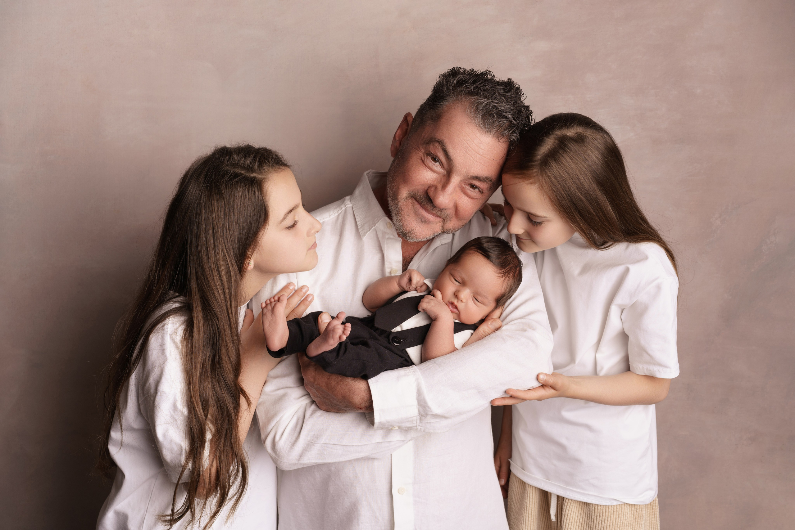 Семейные фотосессии с новорожденными | Трогательные кадры малышей и их близких в Москве и МО. Фотосессия новорожденных в Москве и Московской области | Профессиональный фотограф newborn — Татьяна Иванова