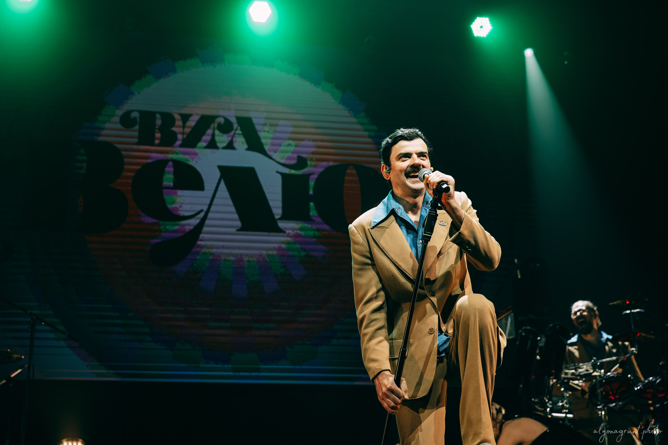 ВИА Велюр, фоторепортаж, СПб, BASE, 14.12.2025. Алена Адрианова: фотограф в Санкт-Петербурге