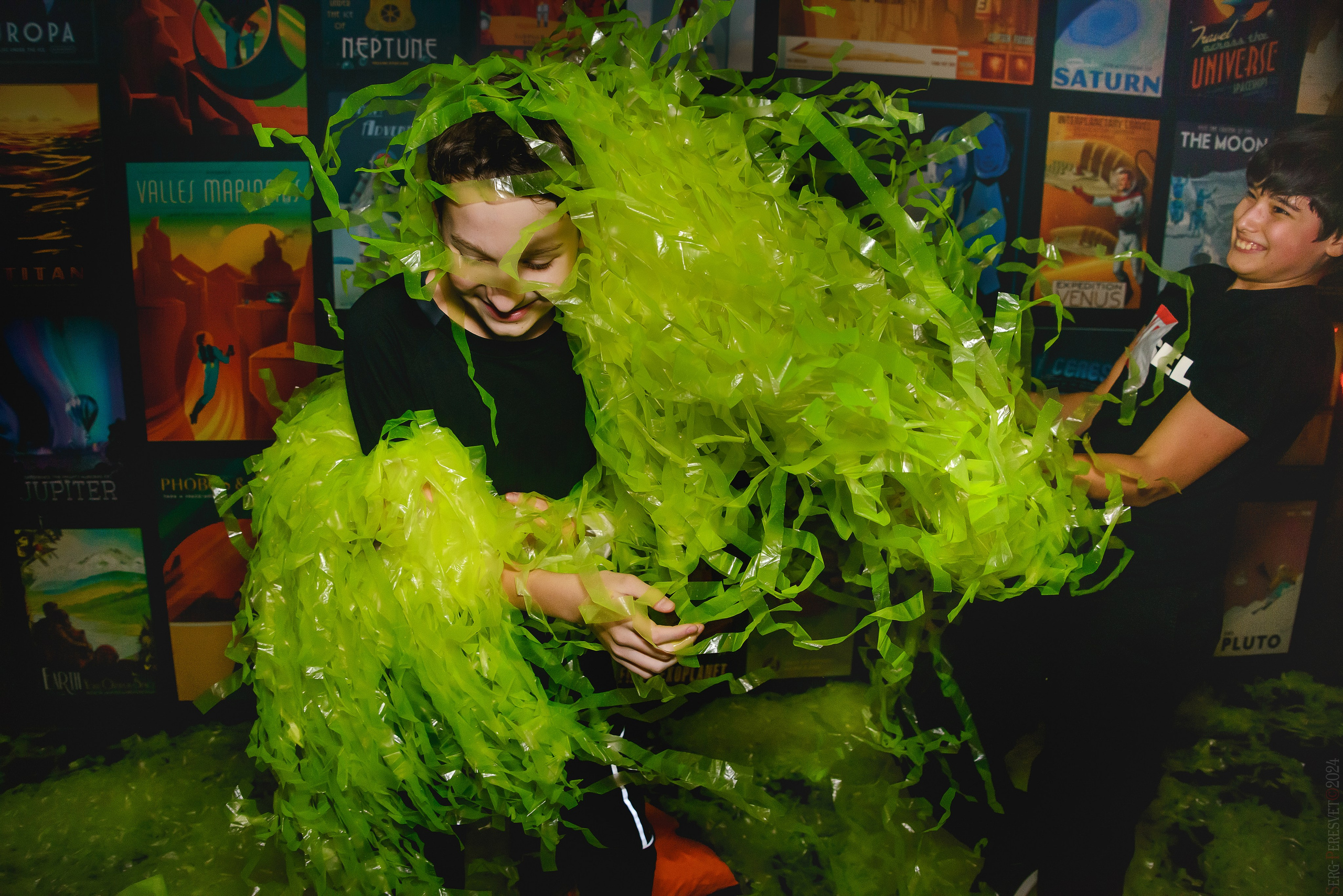 День рождения — шоу 2024-25: мафия, сахарная вата, бумажная дискотека, пиньята, зеркальный лабиринт. Ваш фотограф на праздник в Москве, Раменском, Жуковском, Люберцах