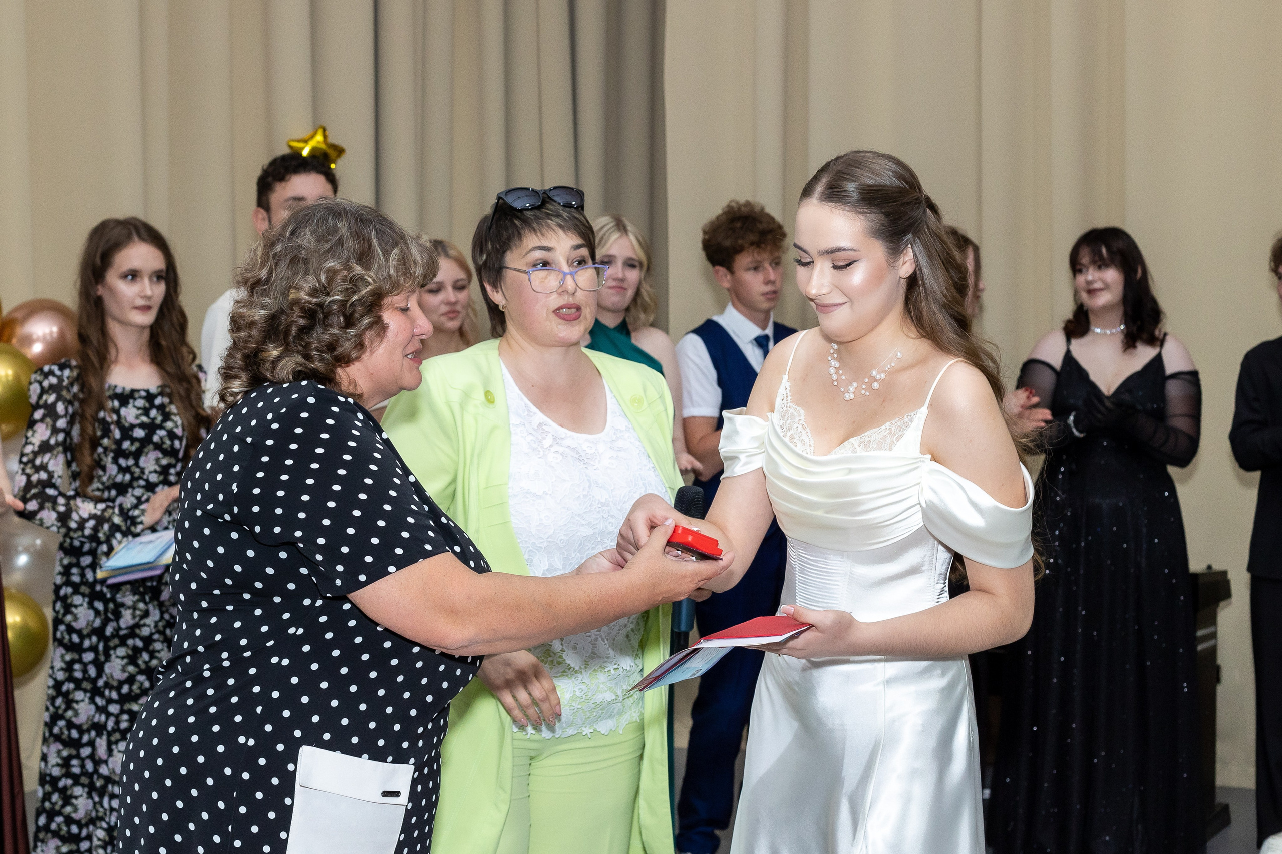 Вручение аттестата 2025. Выпускные альбомы Майкоп, Краснодар Елена Золотарева