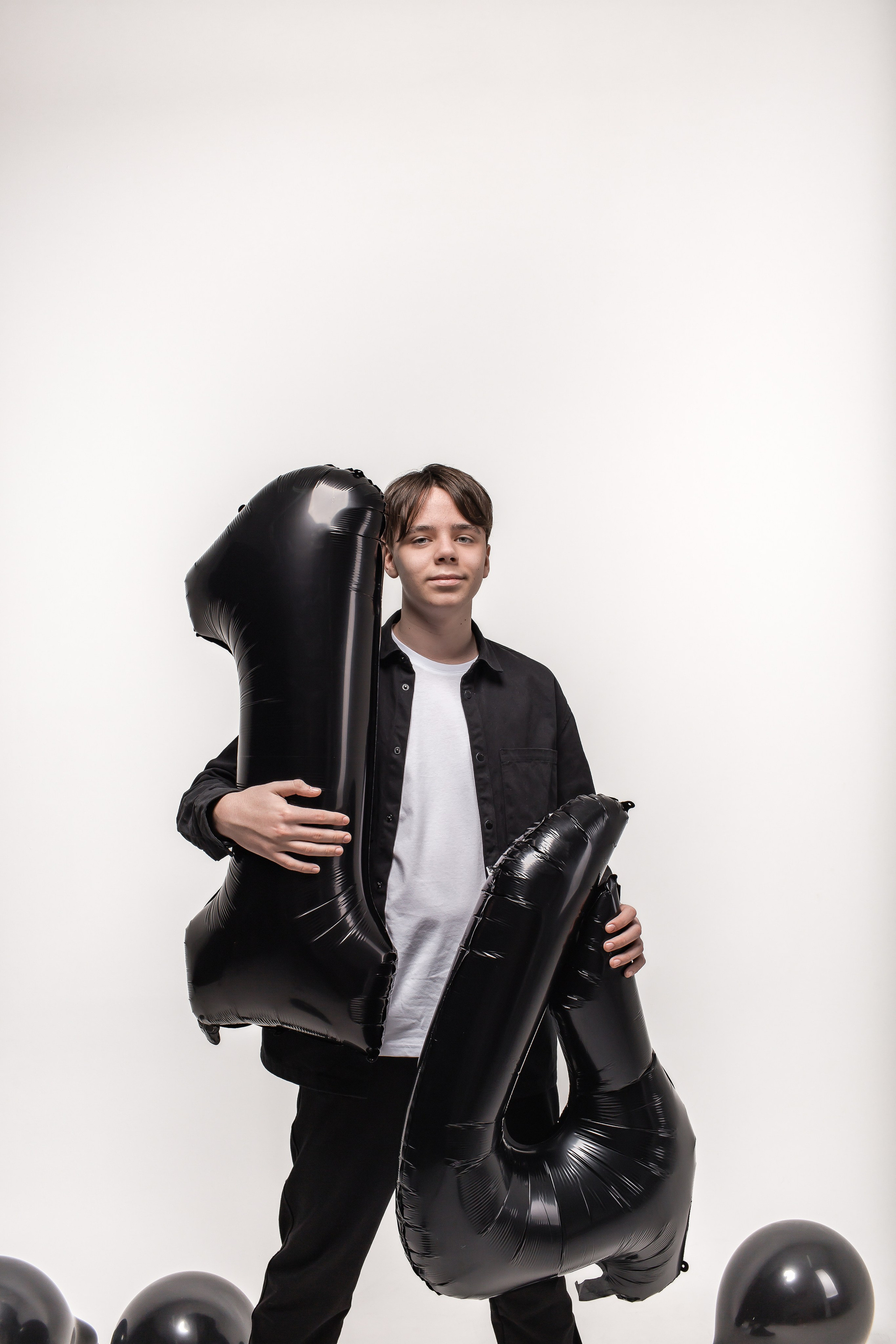 День рождение от 4 до 18 лет (на белом фоне). Детский семейный фотограф на первый годик город Новосибирск Дымова Светлана пакеты всё включено 1-3 года