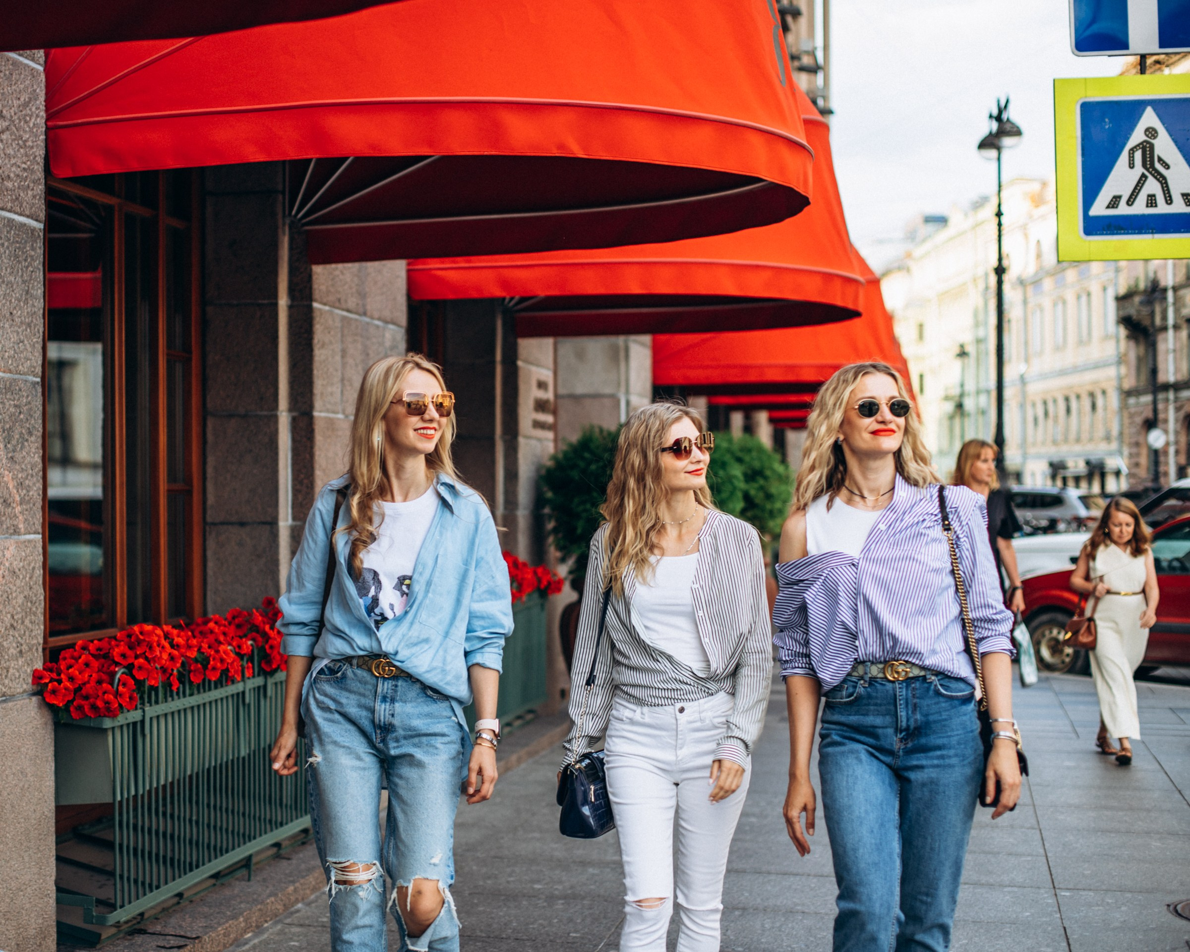 Саша, Ульяна и Настя в июне. Фотопрогулка в Петербурге. Индивидуальный и семейный фотограф в Санкт-Петербурге