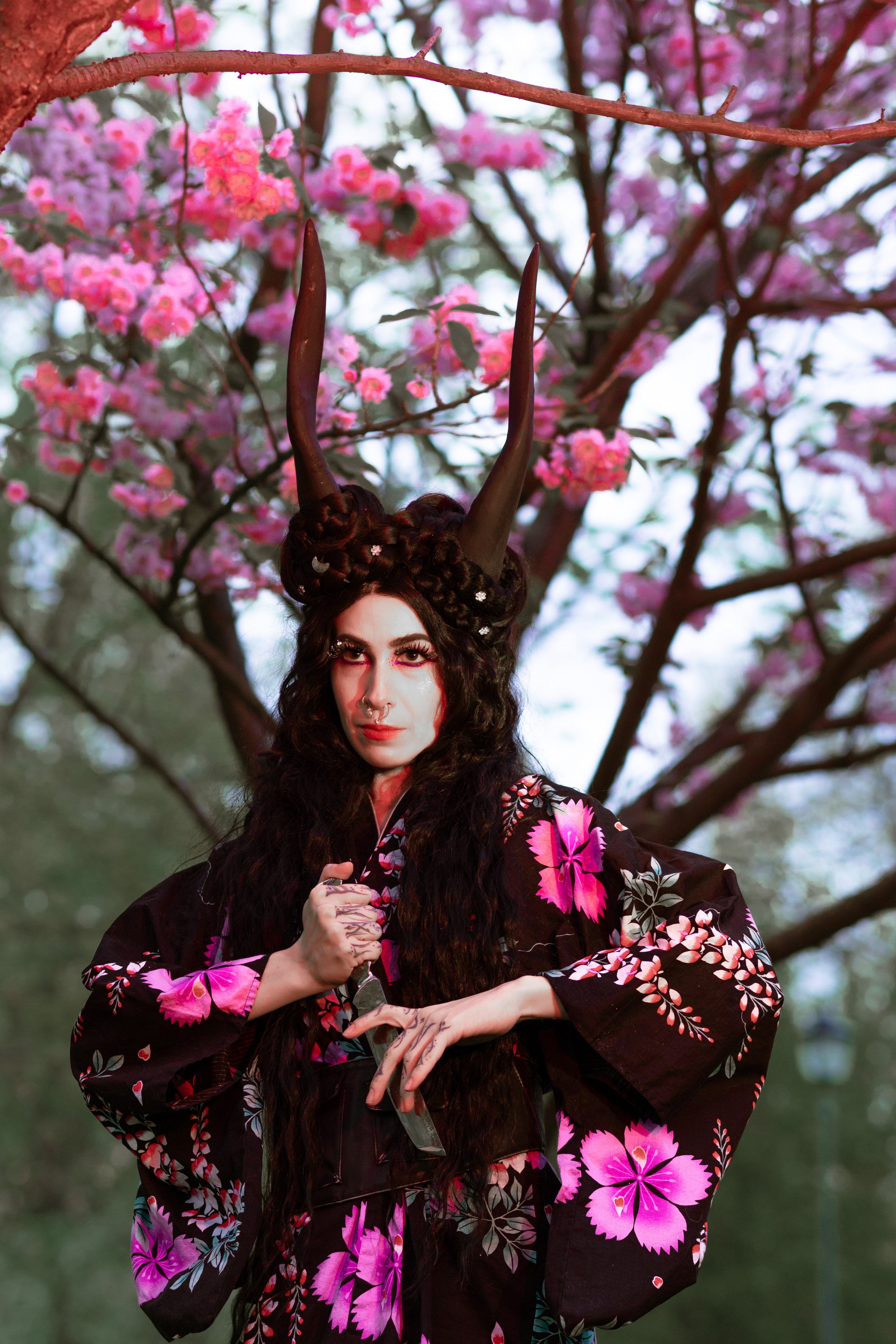 Кирисакура- соцветия вишни в тумане