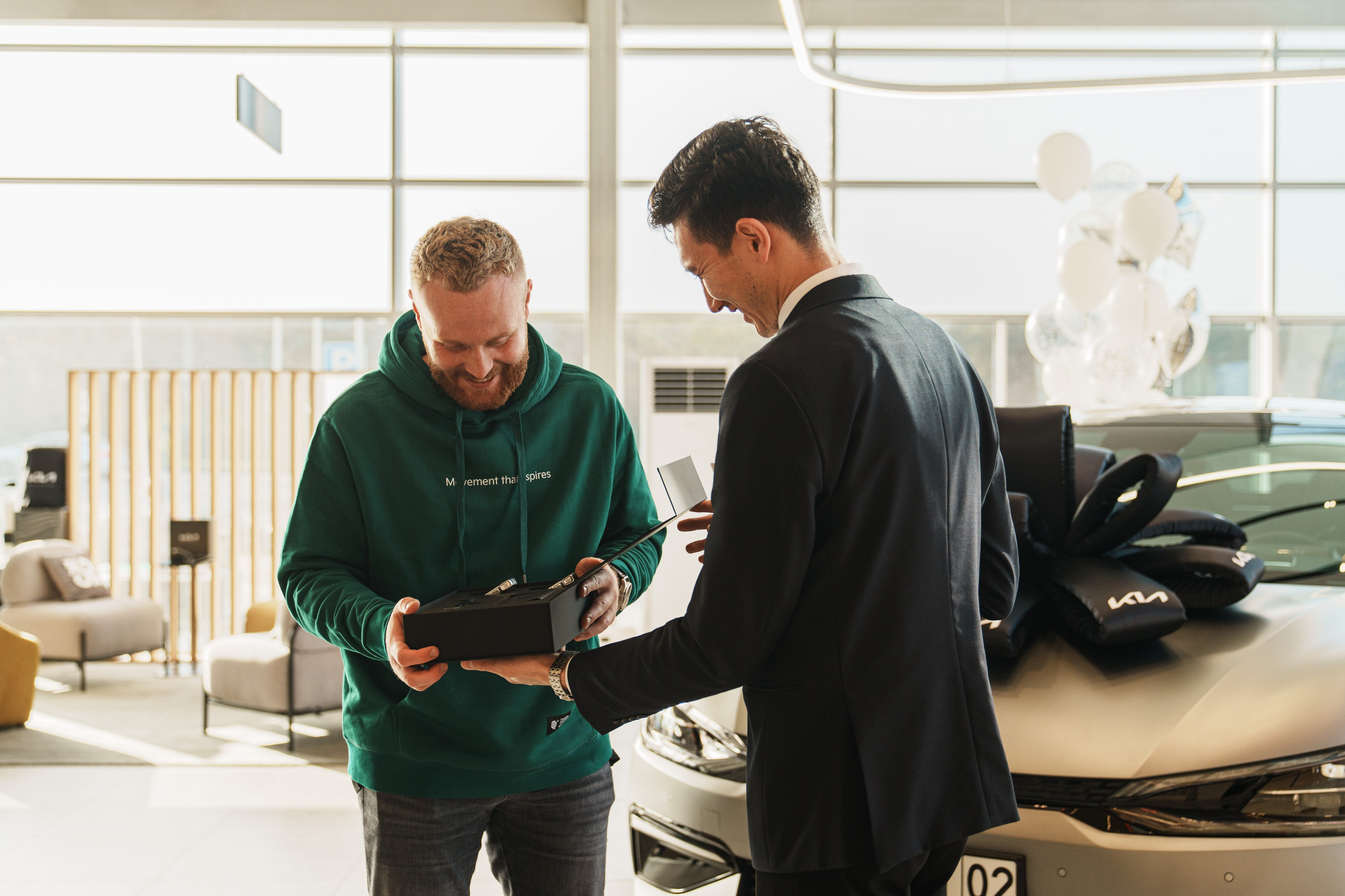 Kia EV6 Вручение Евгений Чебаткову. Фотограф TAULAN_1