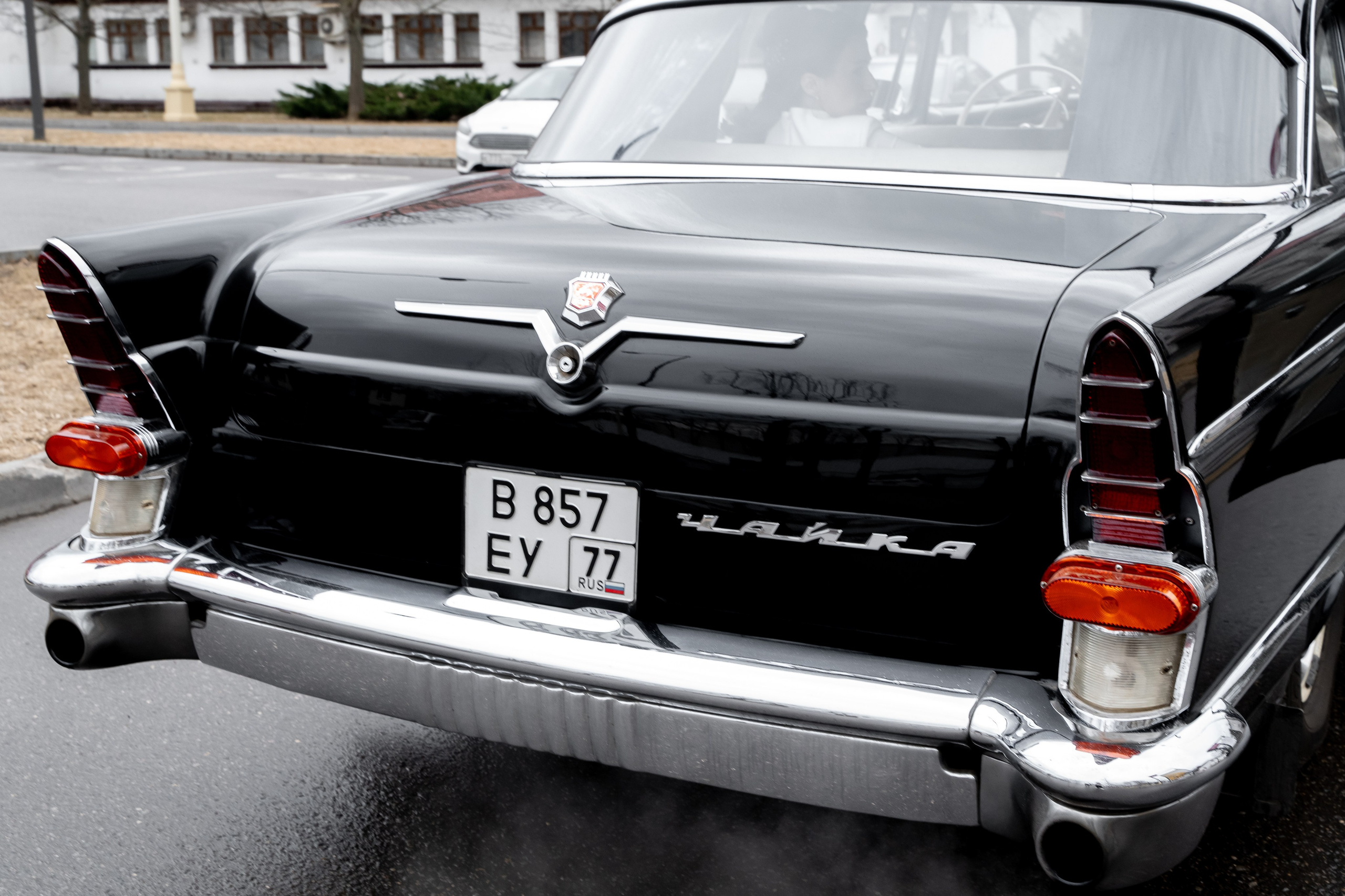 Свадебный фотограф в Москве. Свадебный фотограф Видное, Бутово, Домодедово, Щербинка, Царицыно. Свадебная фотосессия и сборы невесты в отеле Soluxe. Регистрация брака во дворце бракосочетания ВДНХ. Свадьба на ВДНХ. Свадебная фотосессия с ретро автомобилем Чайка. 