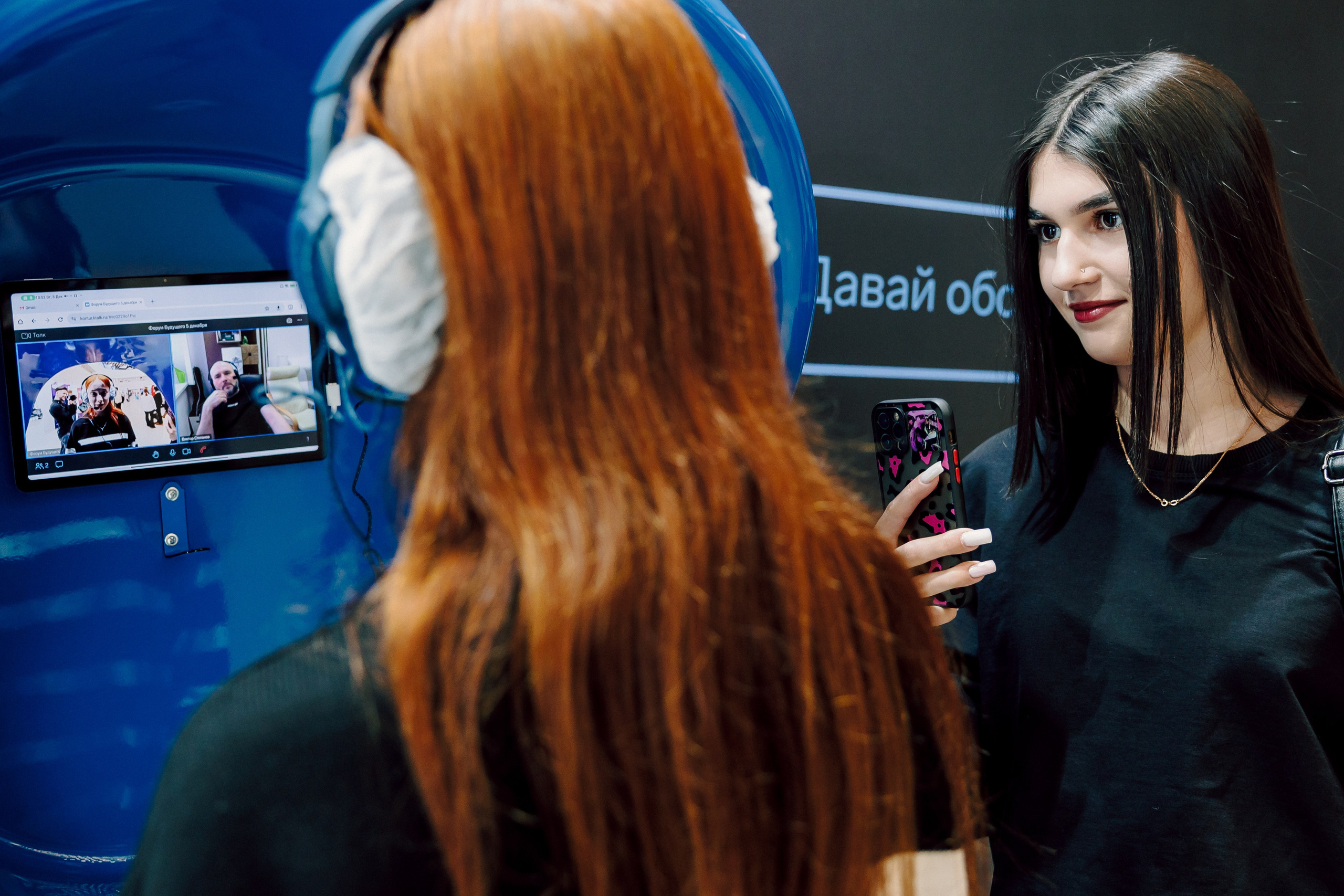 СКБ Контур — Форум будущего — Стенд. Лёшка Варзегов — фотограф