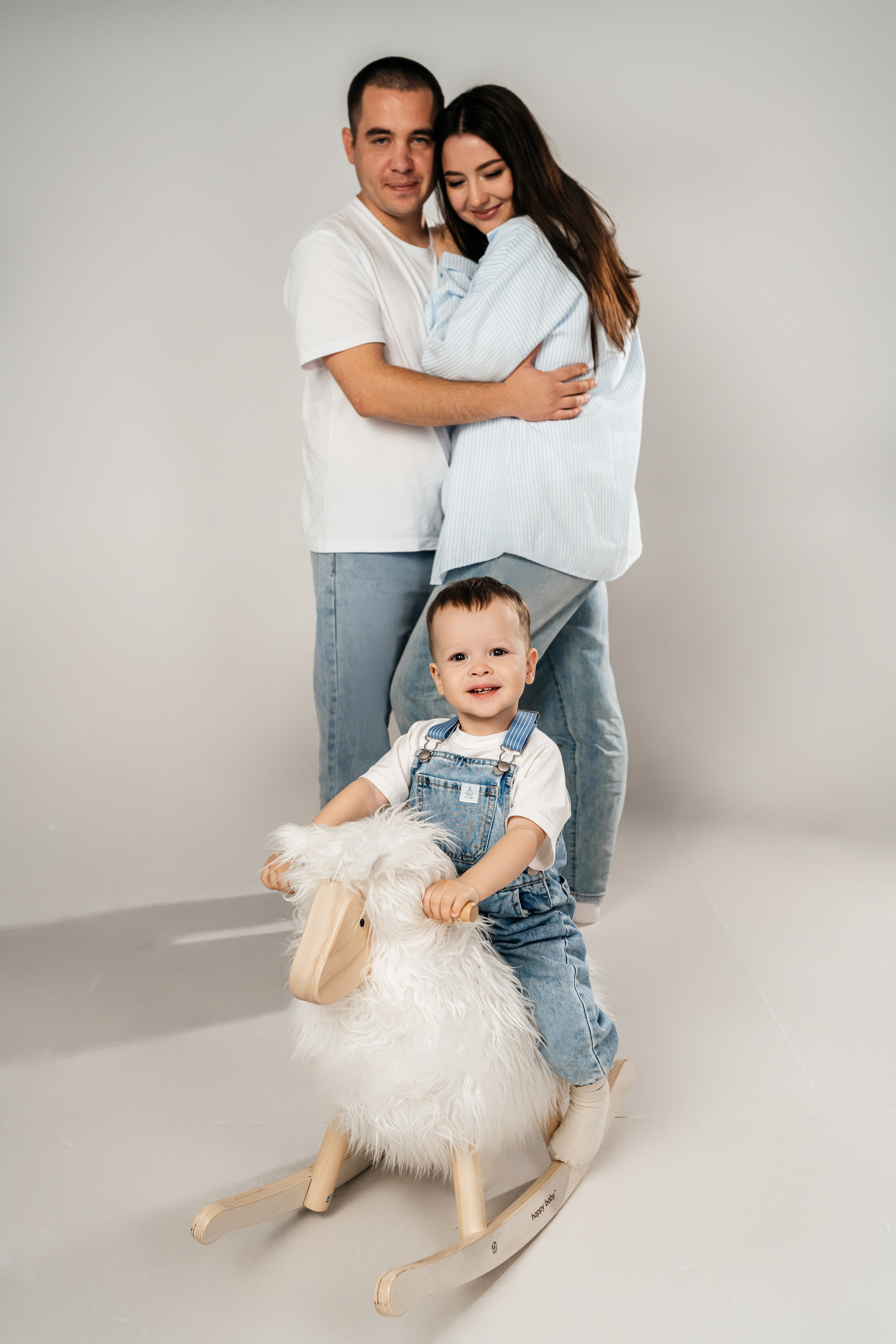 Семейная фотосессия в студии. Фотограф в Каменске-Шахтинском Ольга Сагал