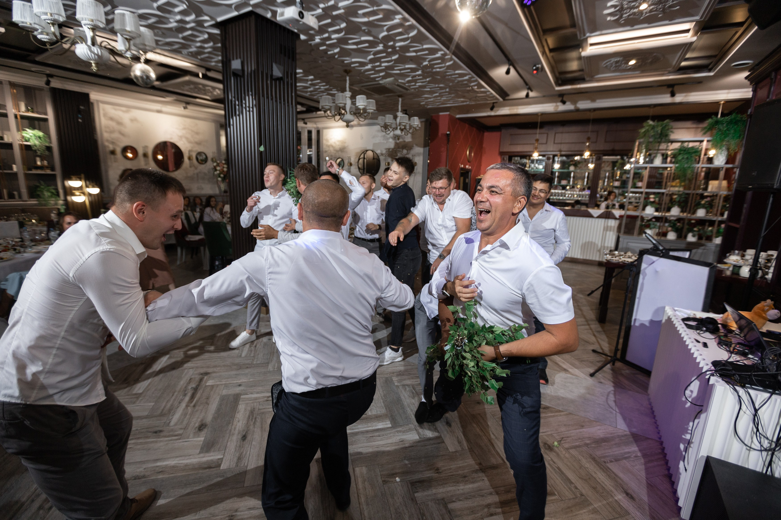 Свадебный фотограф Уфа — Руслан ГабдлисламовЖивые эмоции, красивые кадры, воспоминания на всю жизнь.Работаю по всей Республике Башкортоста. Свадебный фотограф Уфа Руслан Габдлисламов