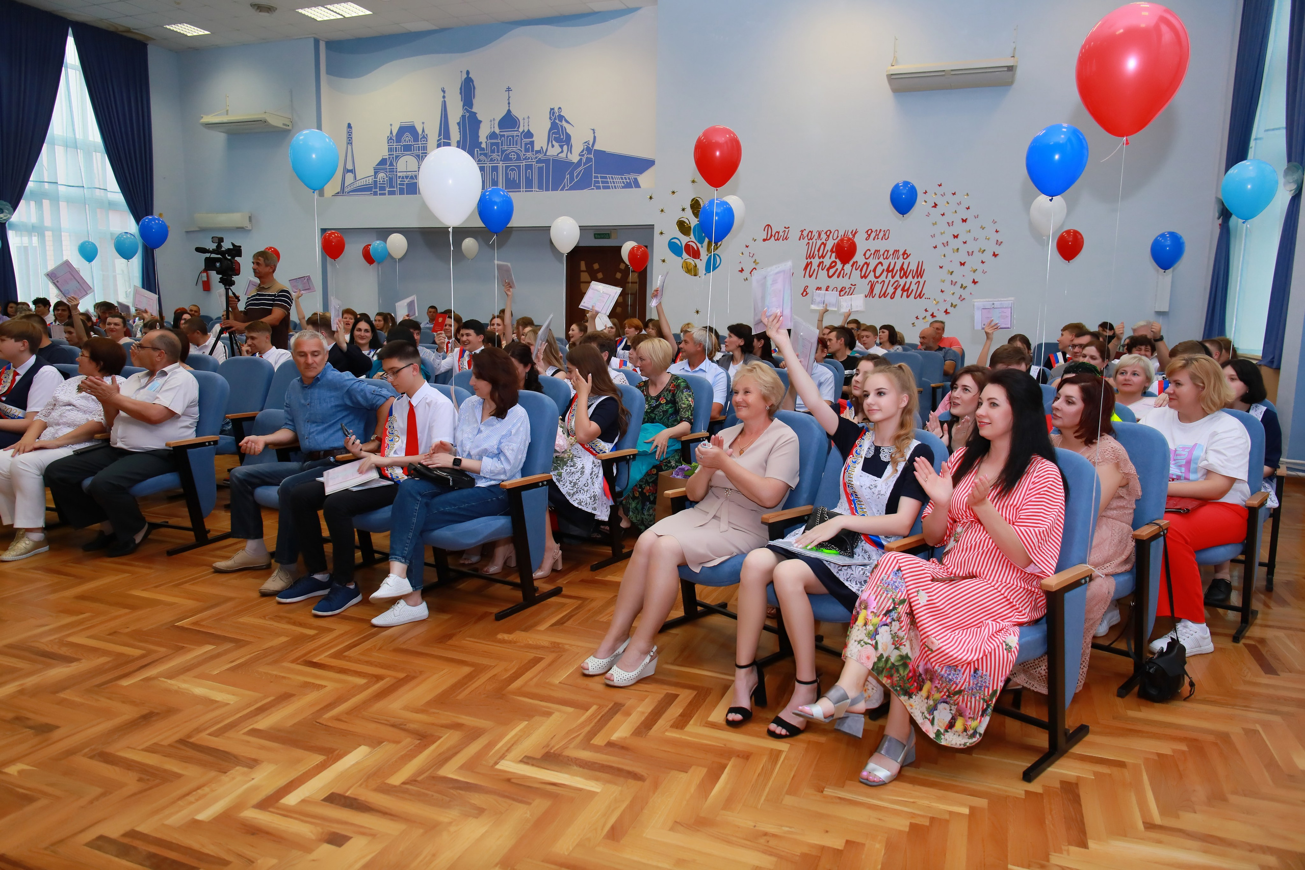 Вручение аттестатов (СОШ 101). Детский семейный фотограф Краснодар