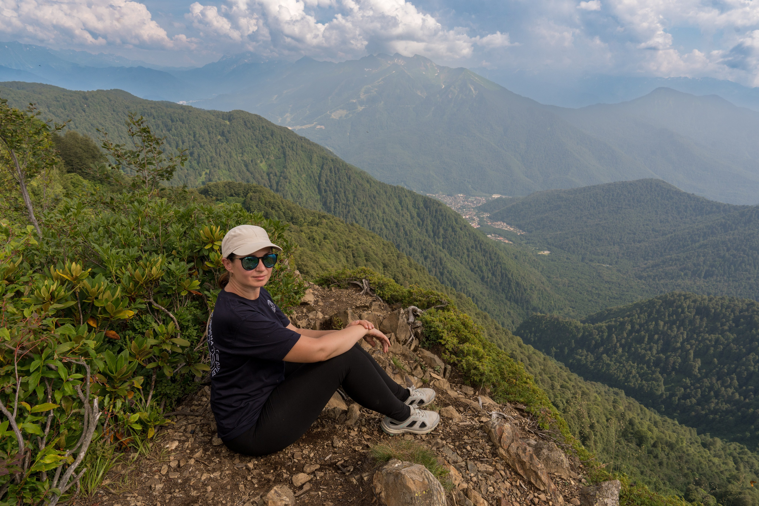 MICE мероприятие для компании «Доставка морем»: хайкинг к Ачипсинским водопадам. Репортажный фотограф в Красной Поляне и Сочи Павлюченко Екатерина