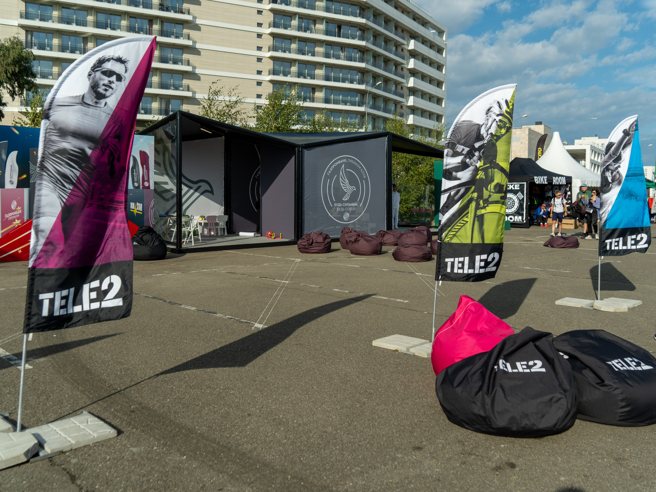 Фотоотчет партнерской интеграции для компании TELE2 на фестивале Ironstar. Репортажный фотограф в Красной Поляне и Сочи Павлюченко Екатерина