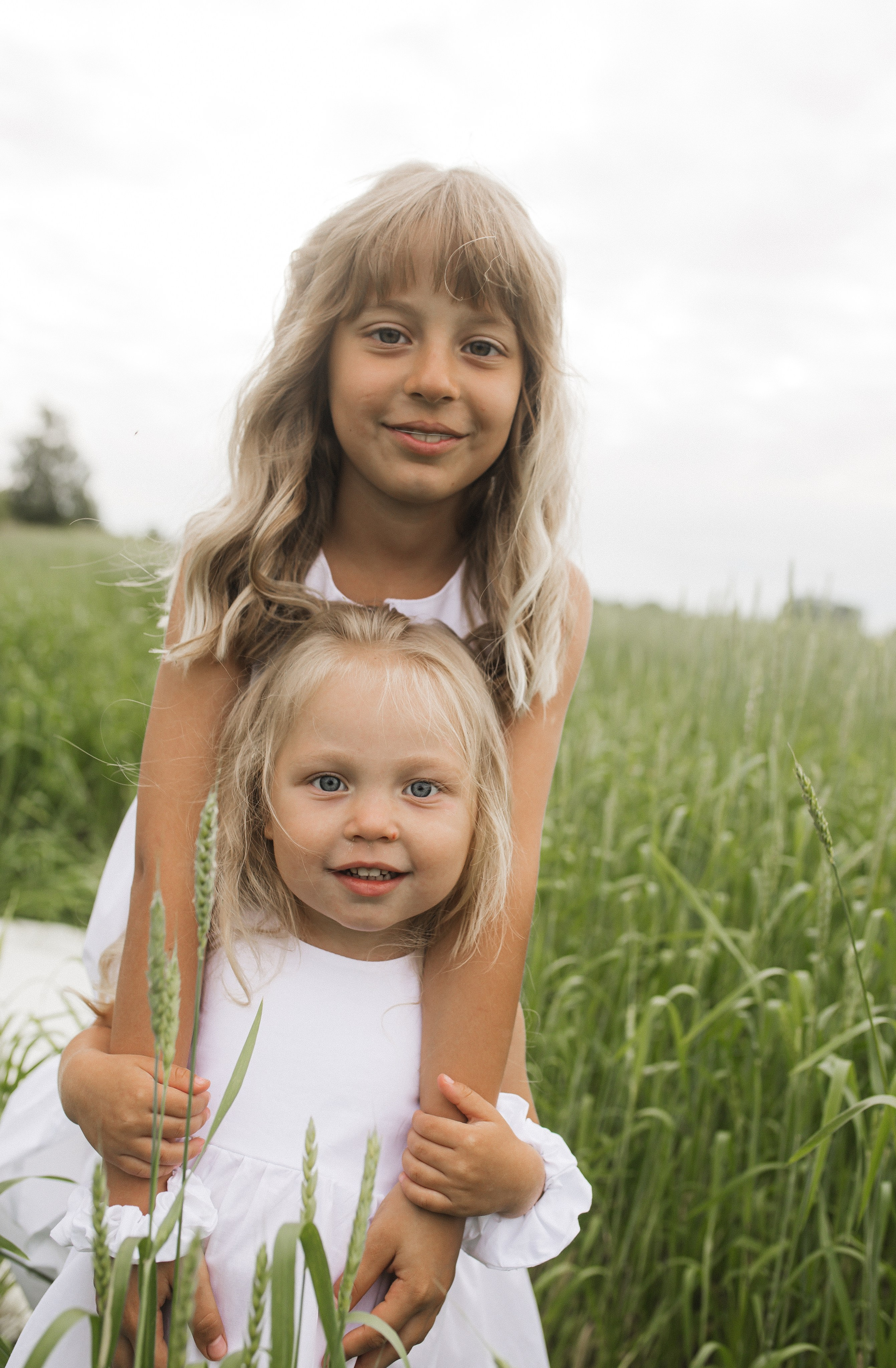 Маша и Миша и их веселая компания (пикник в поле). Семейный и свадебный фотограф в Екатеринбурге Орлова Ирина
