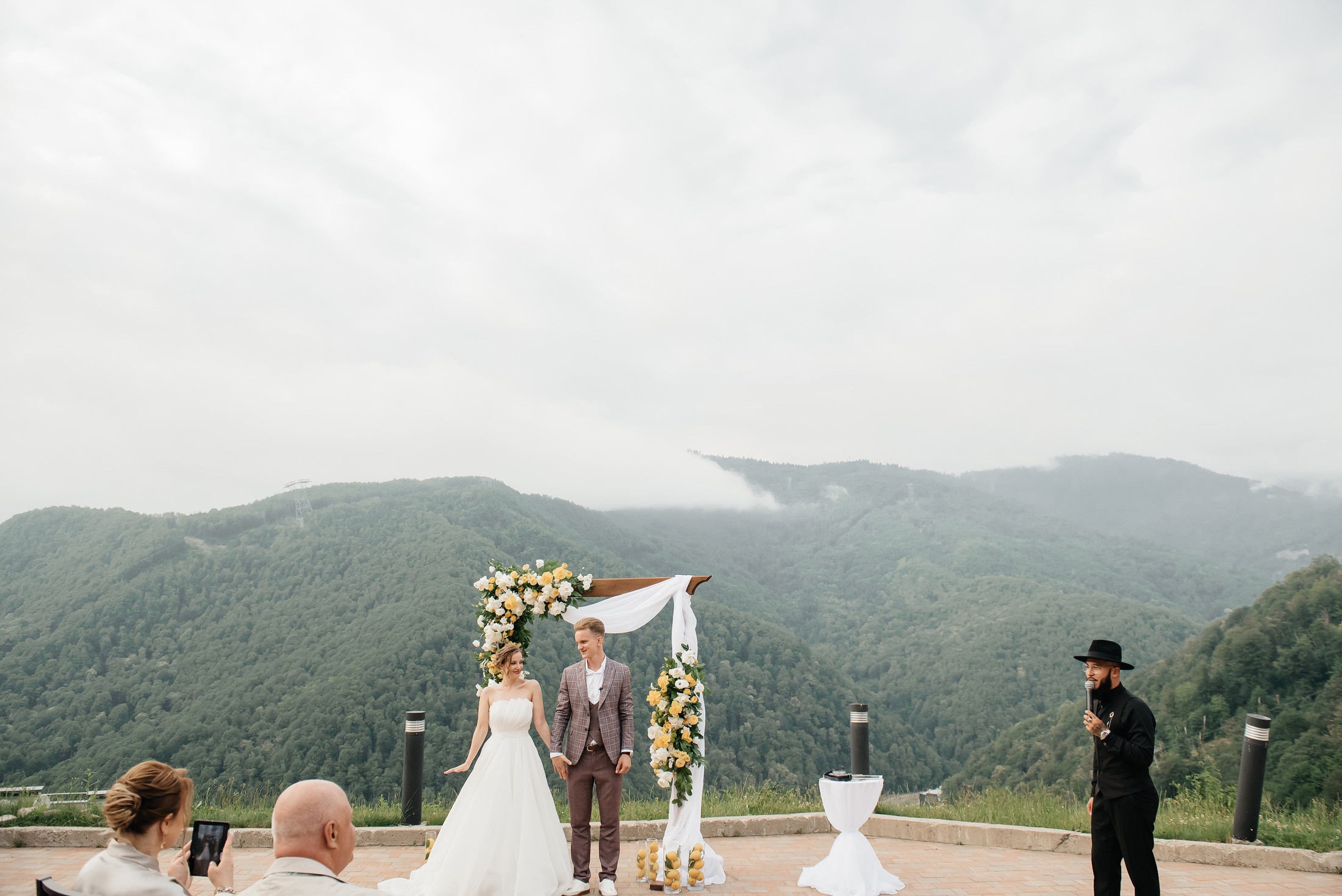 Свадьба в горах в Sky park отель. Фотограф Сочи Евгений Соколов
