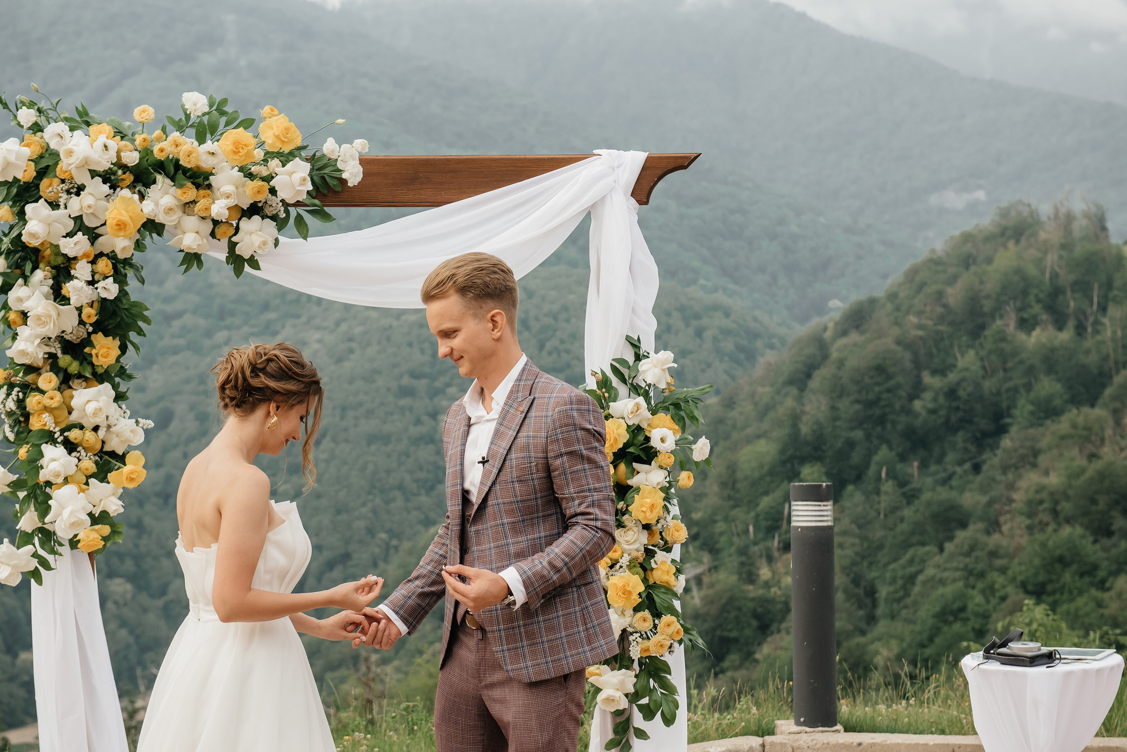 Свадьба в горах в Sky park отель. Фотограф Сочи Евгений Соколов