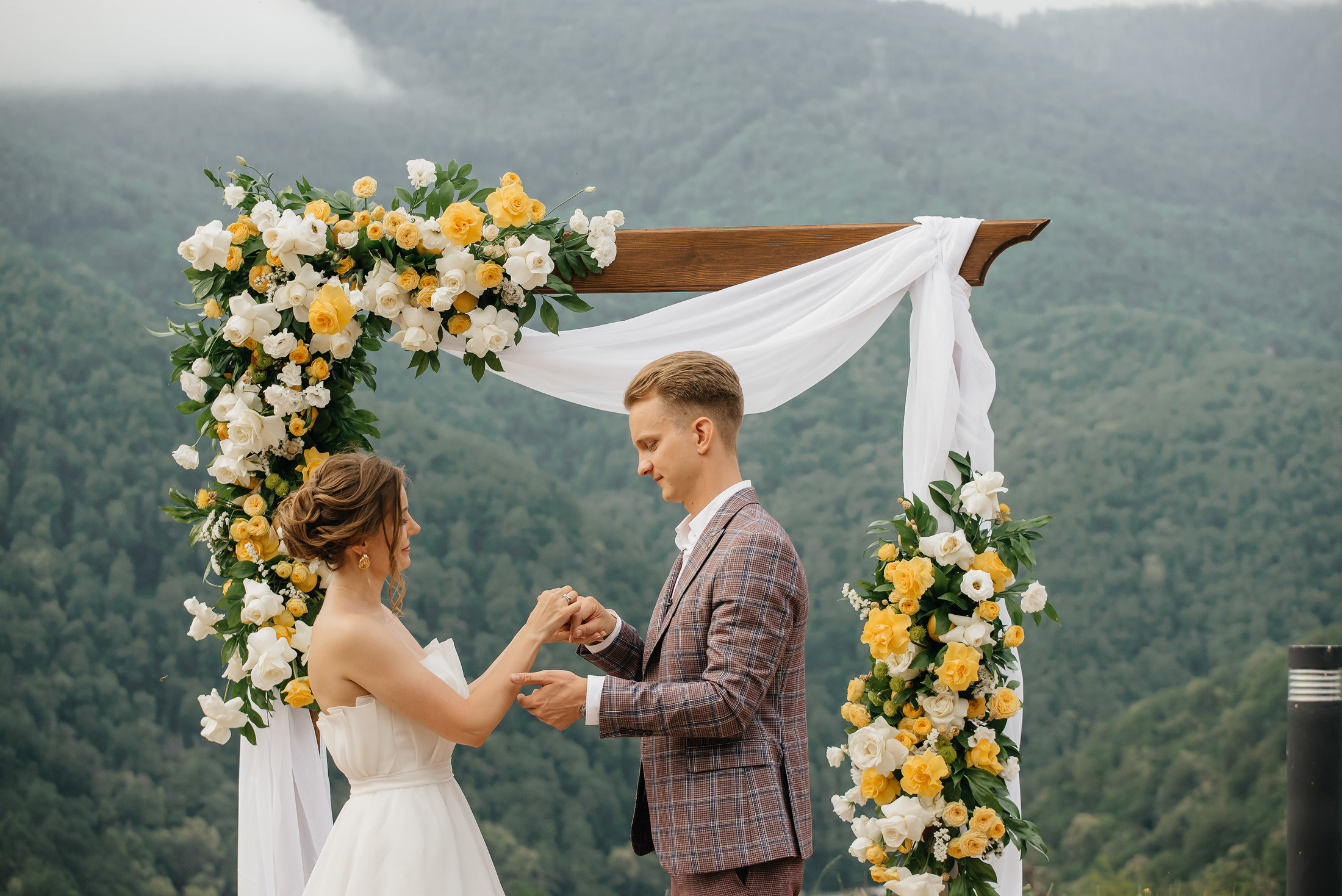Свадьба в горах в Sky park отель. Фотограф Сочи Евгений Соколов