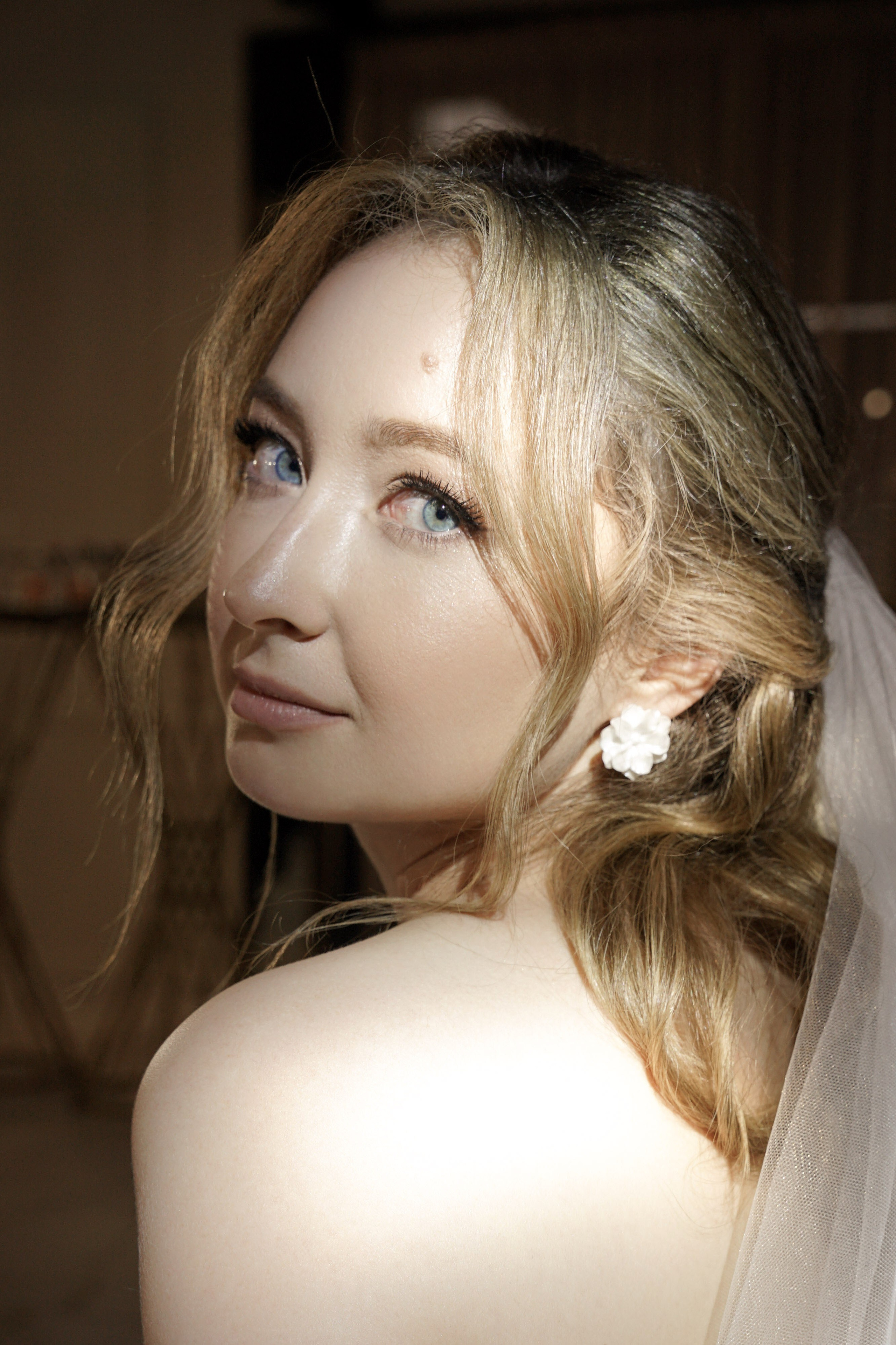 Кристина и Андрей: лавстори в гостинице и динамичный банкет. Фотограф в Иркутске