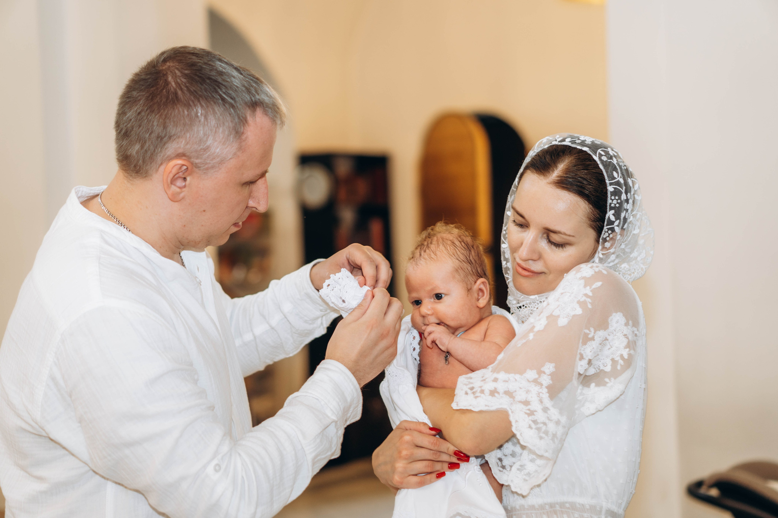 Крещение Тихона Церковь Почаевской иконы Божией Матери в Салтыковке. Фотограф Москва Валерия Веденина