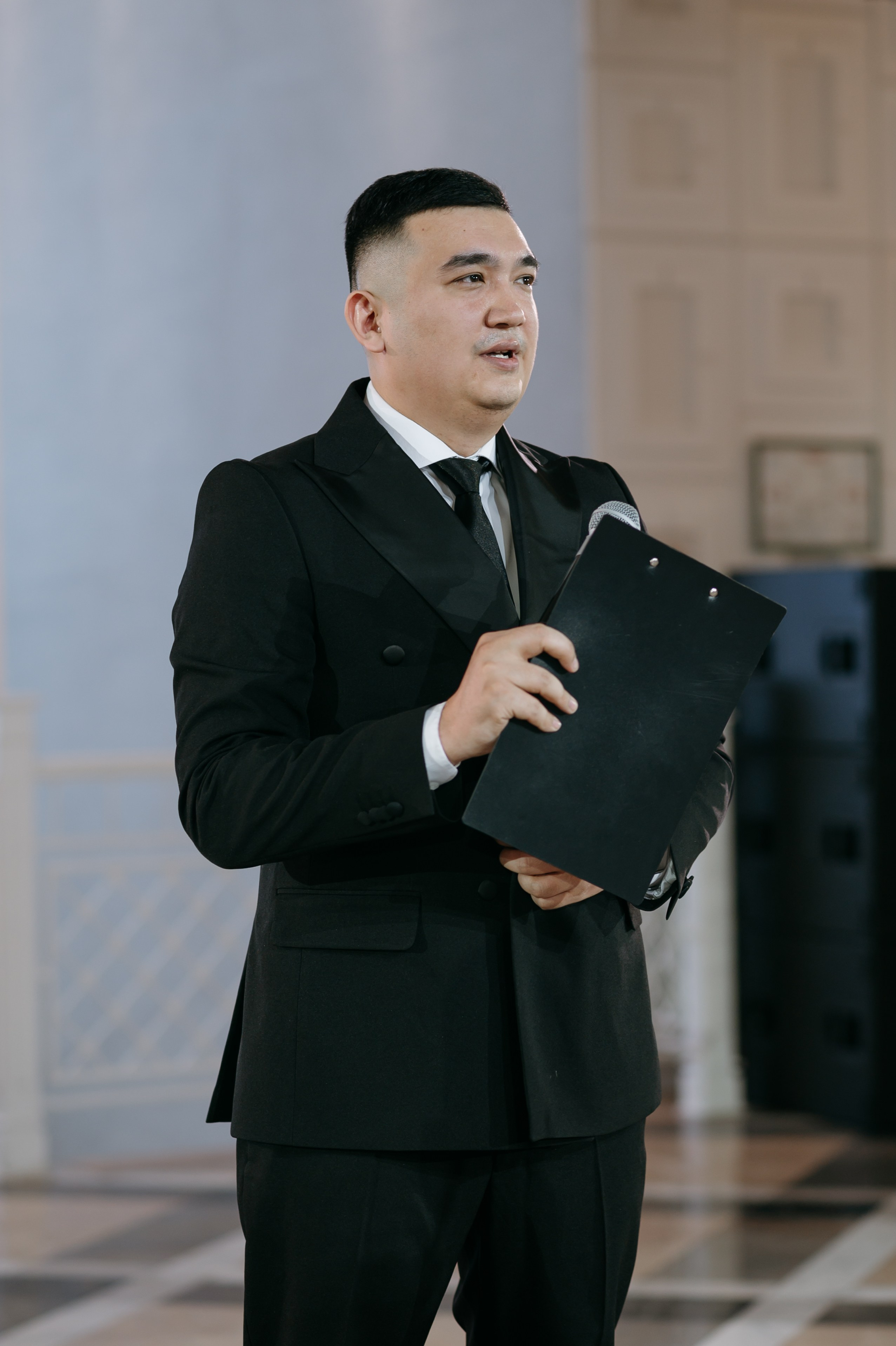 ФОТОГАЛЕРЕЯ. Ведущий мероприятии в Астане Акылбеков Алмас