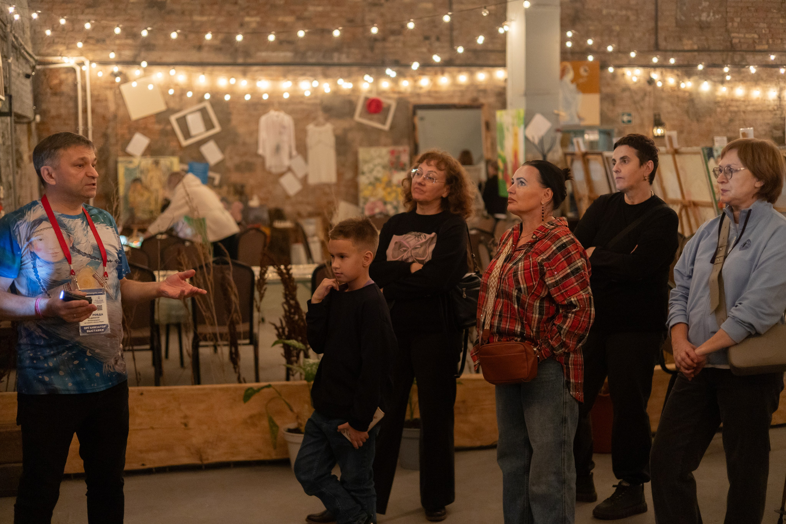 Выставка «АНГЕЛЫ МИРА». Фотограф Красноярск съемки лавстори, фотосессия в студии, портретная съемка, творческие фотосессии