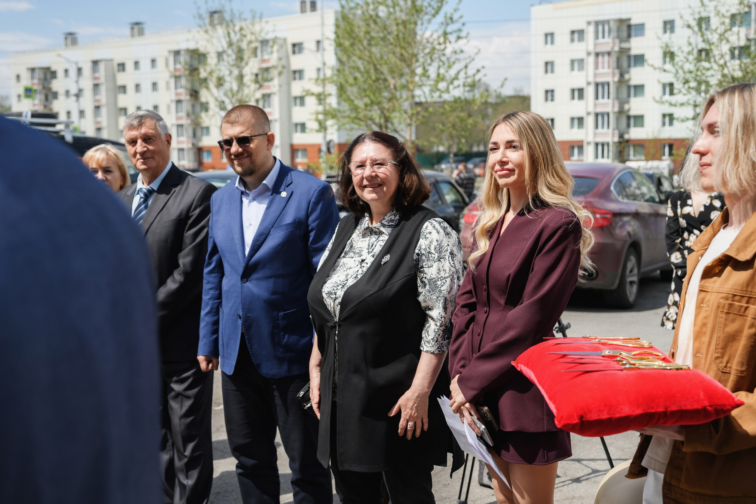 Фотосъемка открытия нового офиса банка в Петропавловске-Камчатском, Торжественная церемония открытия банковского филиала в Петропавловске-Камчатском, Официальные моменты с участием руководства банка в Петропавловске-Камчатском, Деловые и праздничные кадры важного события, Стоимость профессиональной съемки корпоративных мероприятий в Петропавловске-Камчатском.