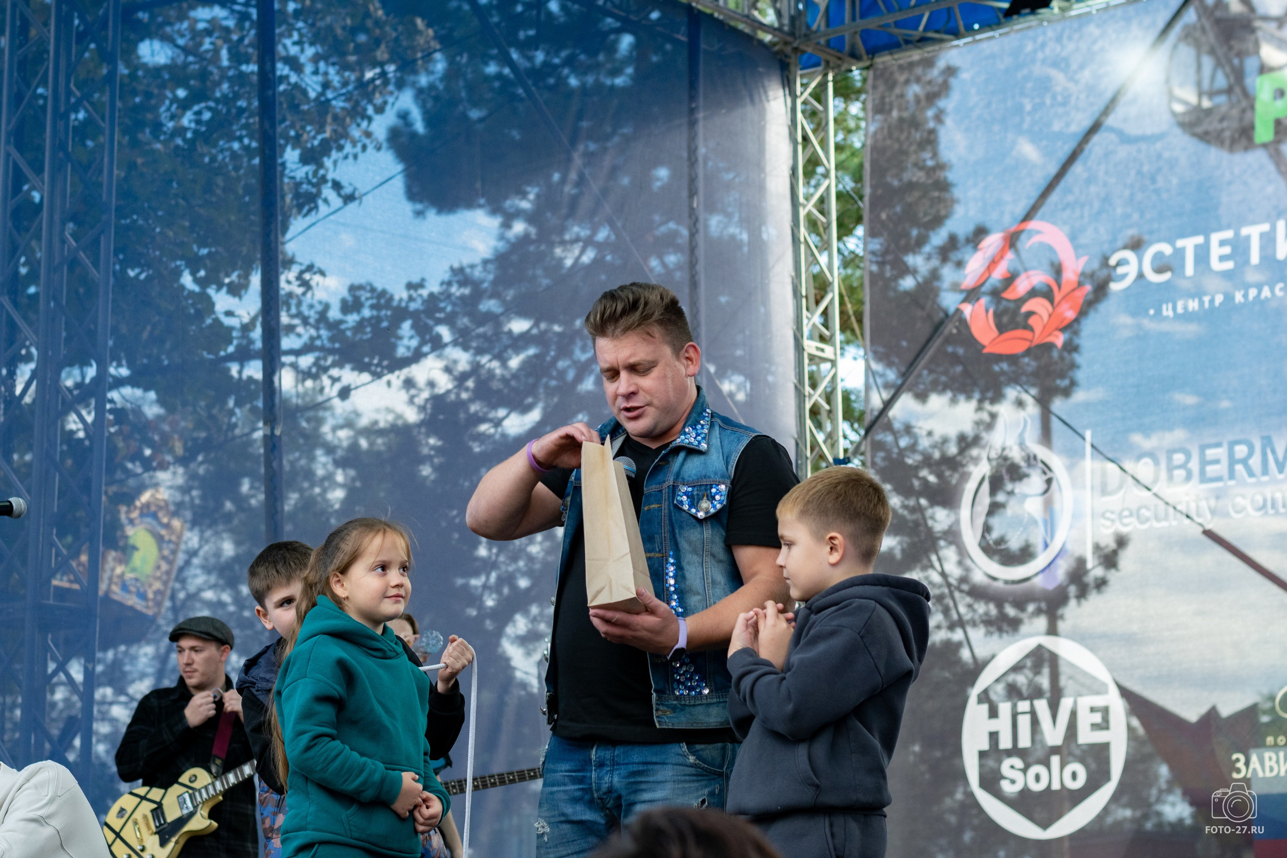 Антон Курдюмов фотограф в Хабаровске Рина Курдюмова фото27 foto27 Антон Дорофеев репортажный репортаж документалист Тони и Рина фотосоздатели Международный фестиваль Рок в защиту животных Хабаровск