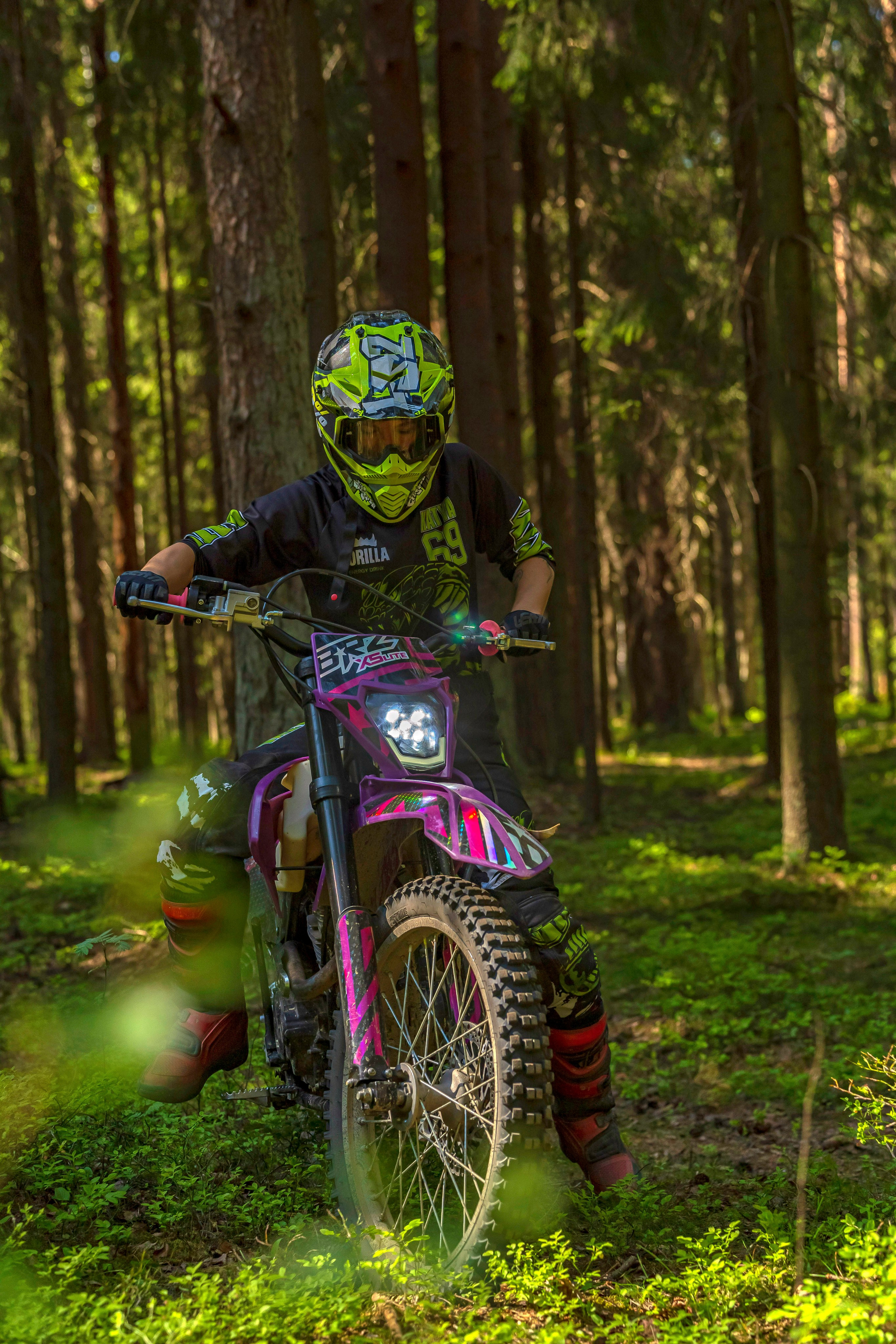 Катя Ли. Графический дизайнер Илья Левченко