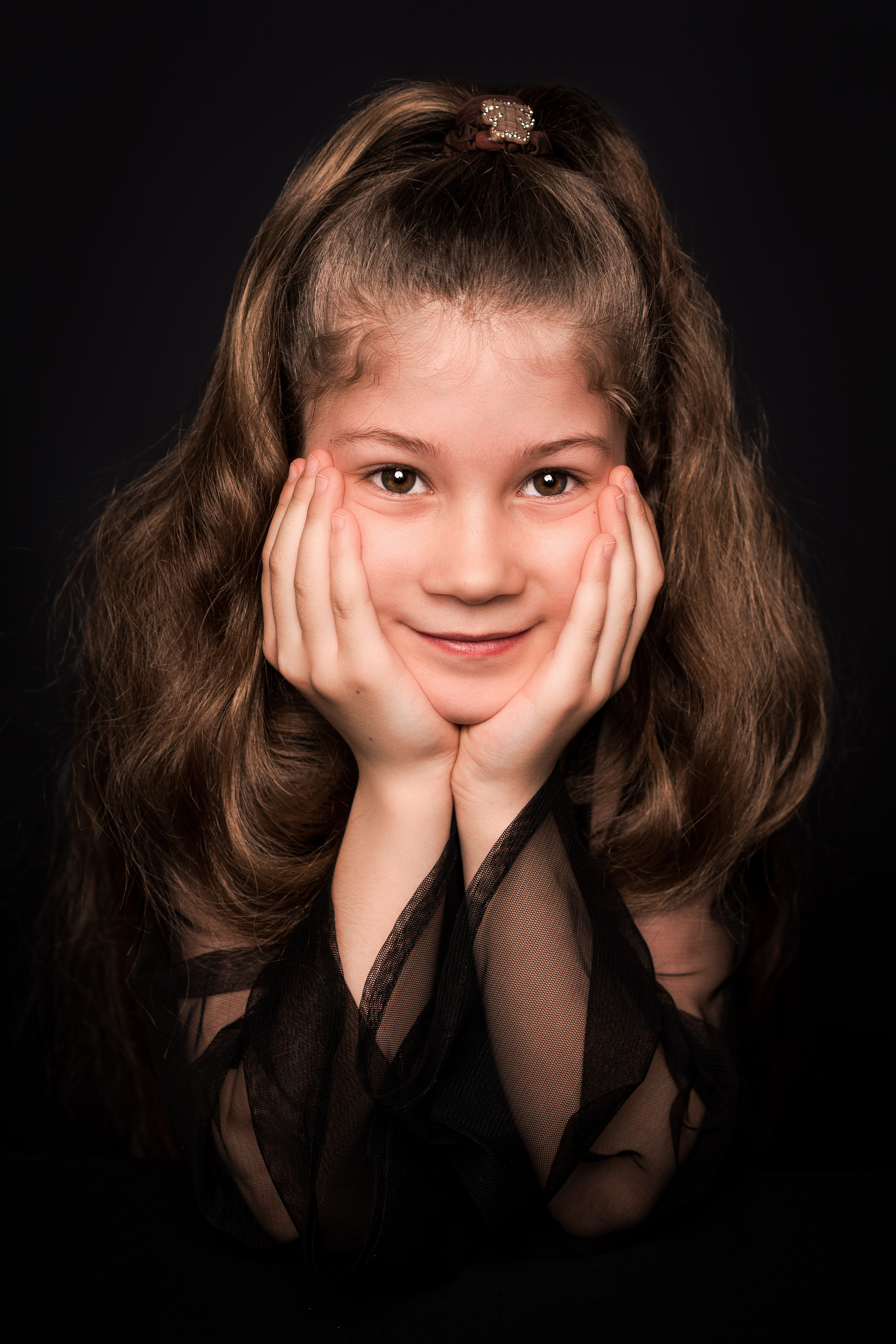 Детский сад, портреты на чёрном фоне. Фотограф Шунова Саша