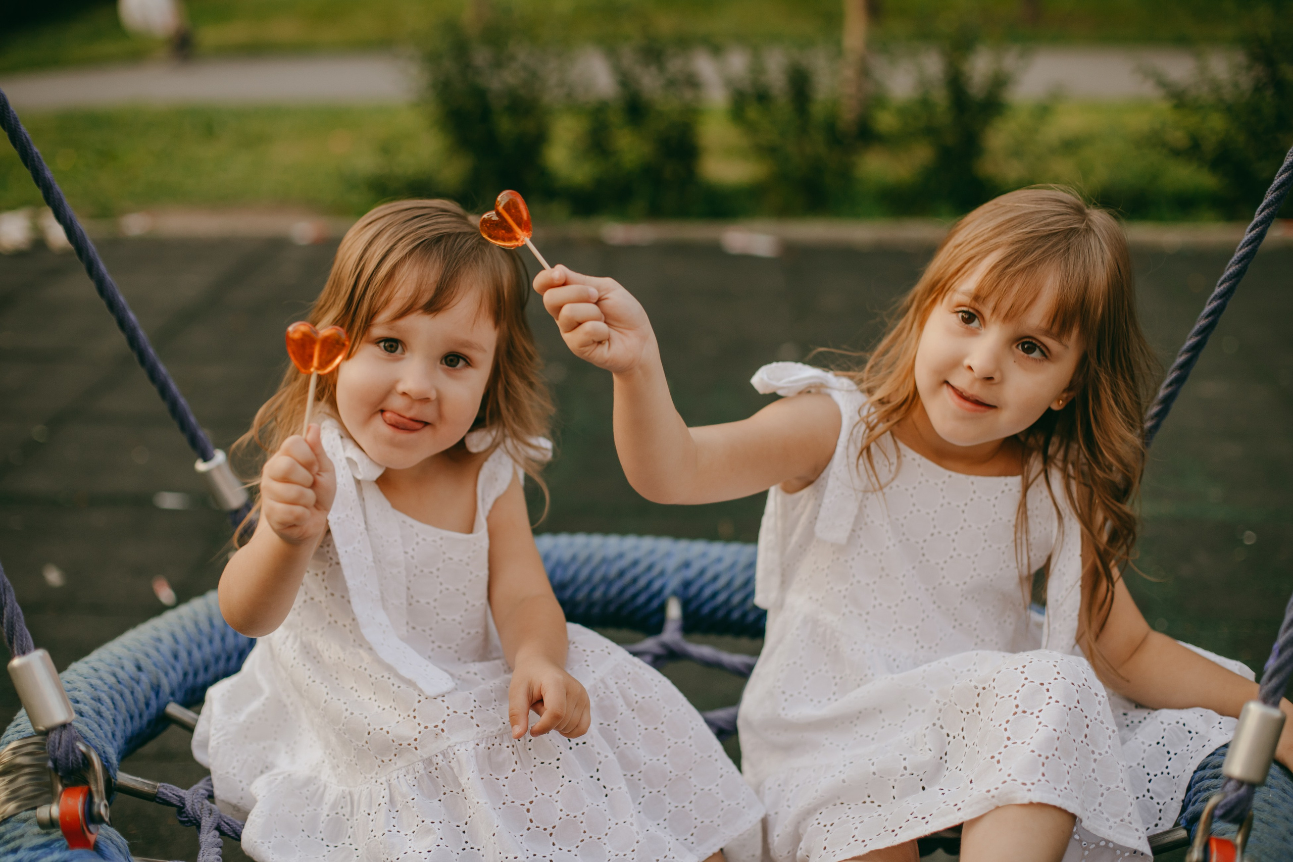 Эмма и Влада на летней прогулке с мамой. Фотограф Наталья Кургина Слюдянка Иркутск
