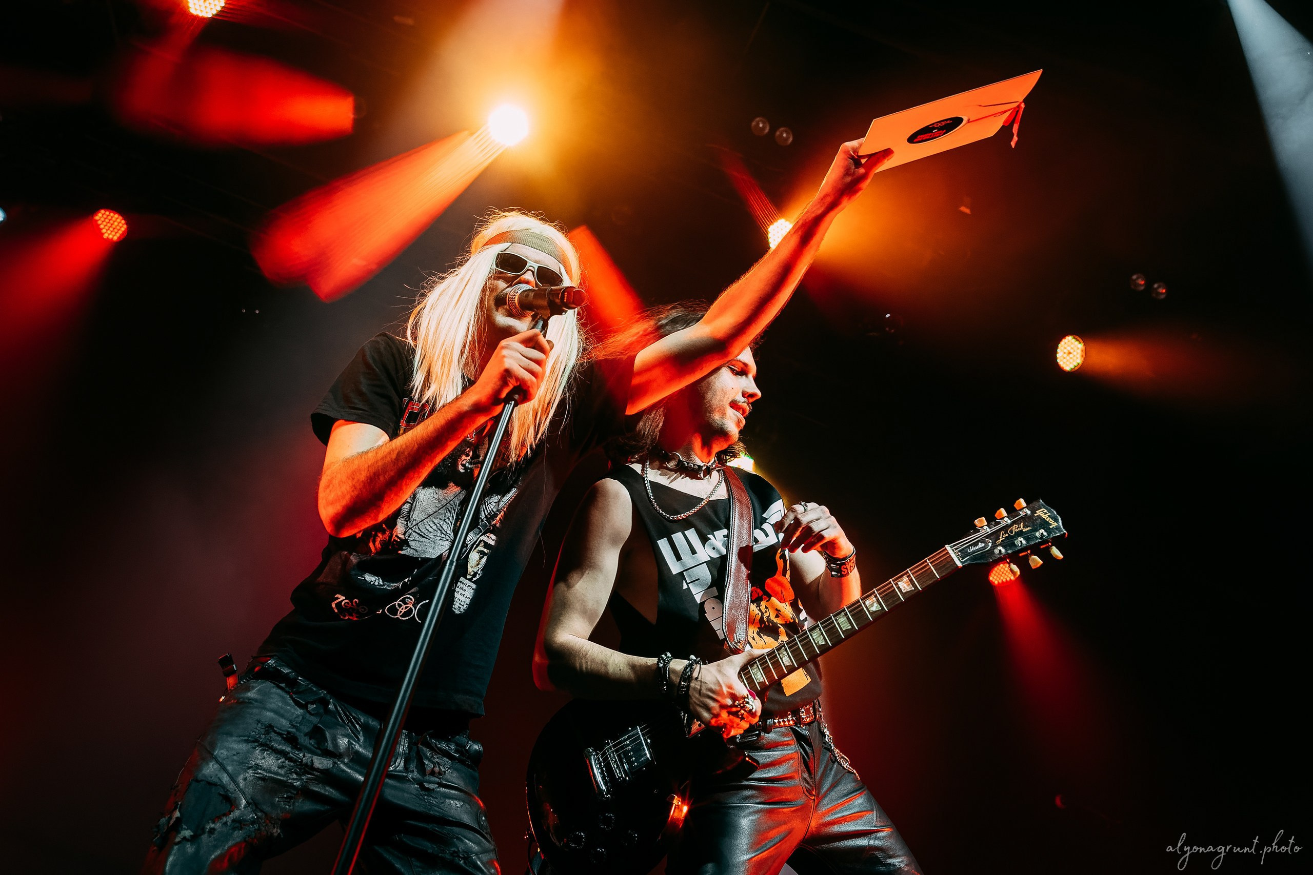 Багровый Фантомас, фоторепортаж, СПб, BASE, 14.12.2025. Алена Адрианова: фотограф в Санкт-Петербурге