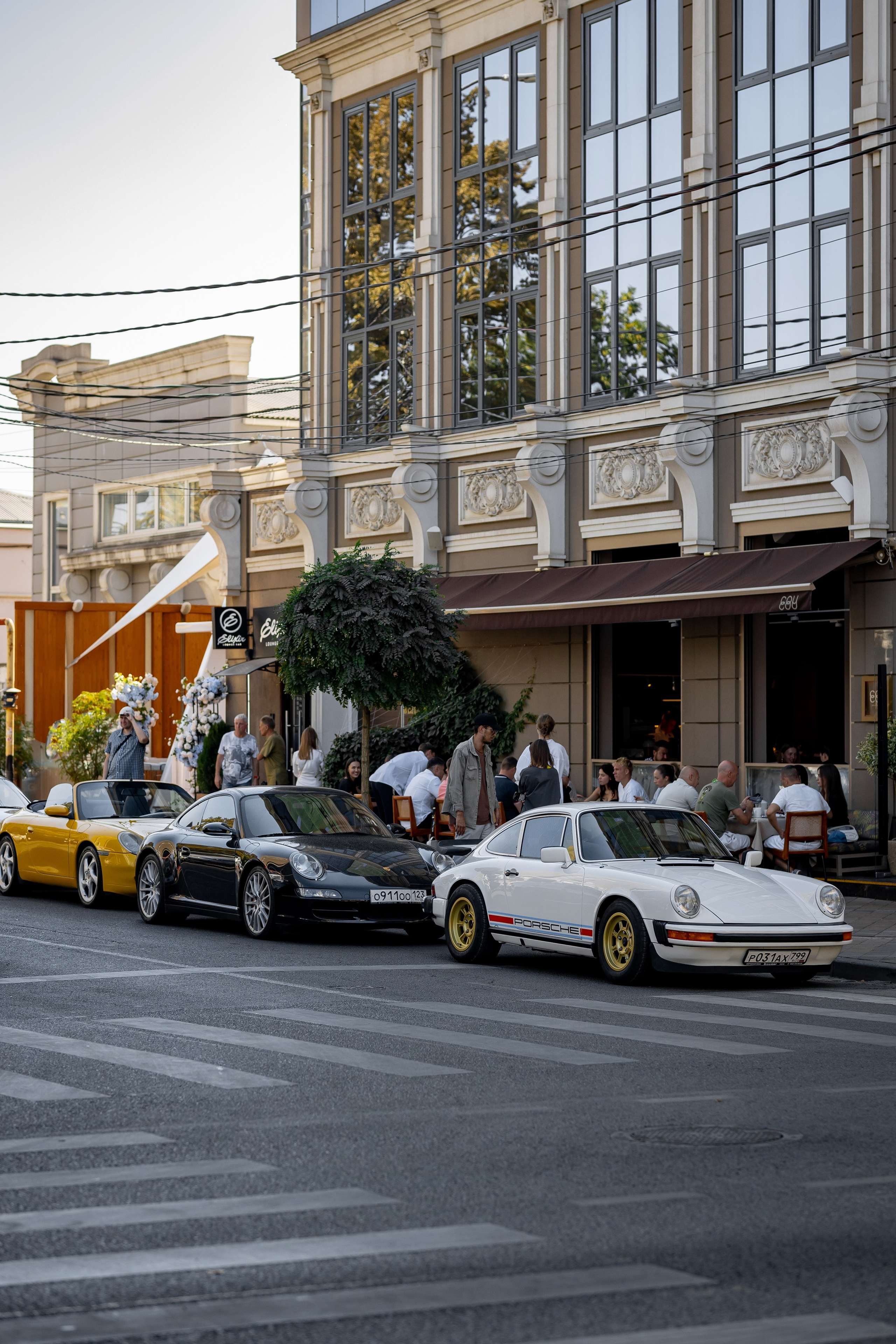 Porsche Завтрак в Cou-cou Bistro. Главная