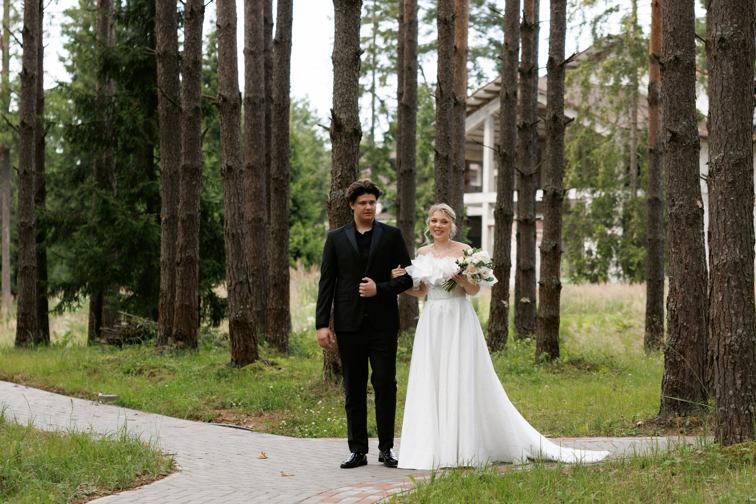 Свадьба под шёпот деревьев. Свадебный и семейный фотограф в Твери, Москве, Санкт-Петербурге
