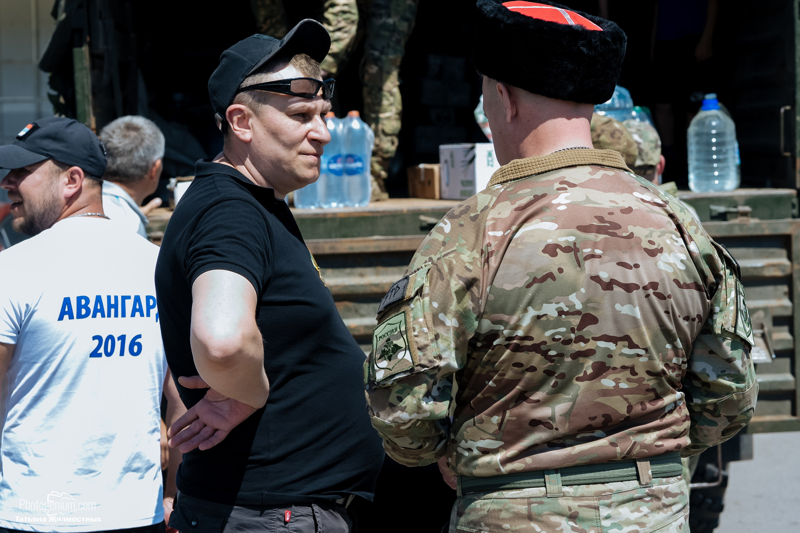 8 июня «Патриоты из Курска» сбор гуманитарной помощи у кинотеатра «Родина». Фотограф Нижний Новгород Татьяна Кейод