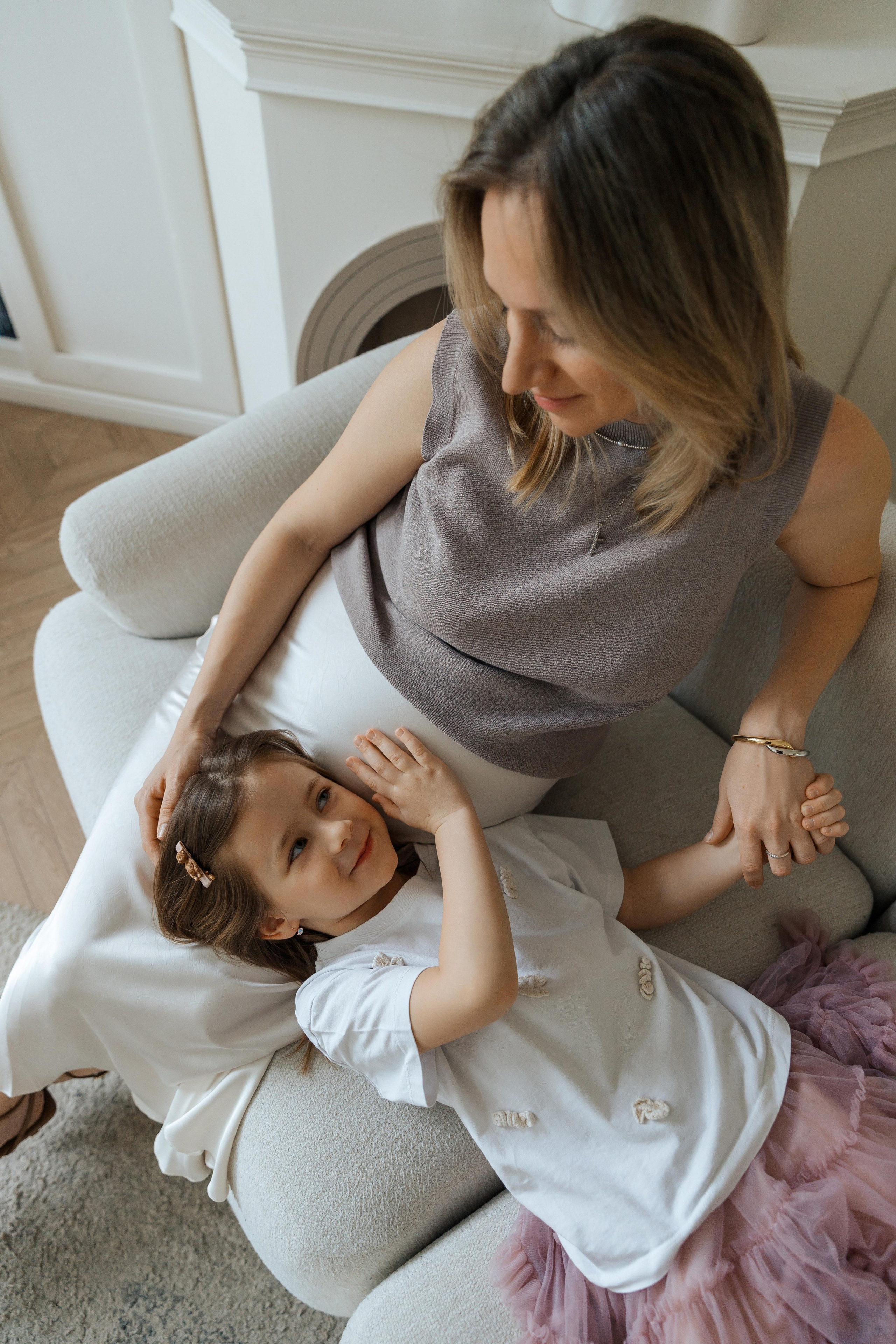 Фотосессия беременности мамы с дочкой. Фотограф Александра Сыщенко