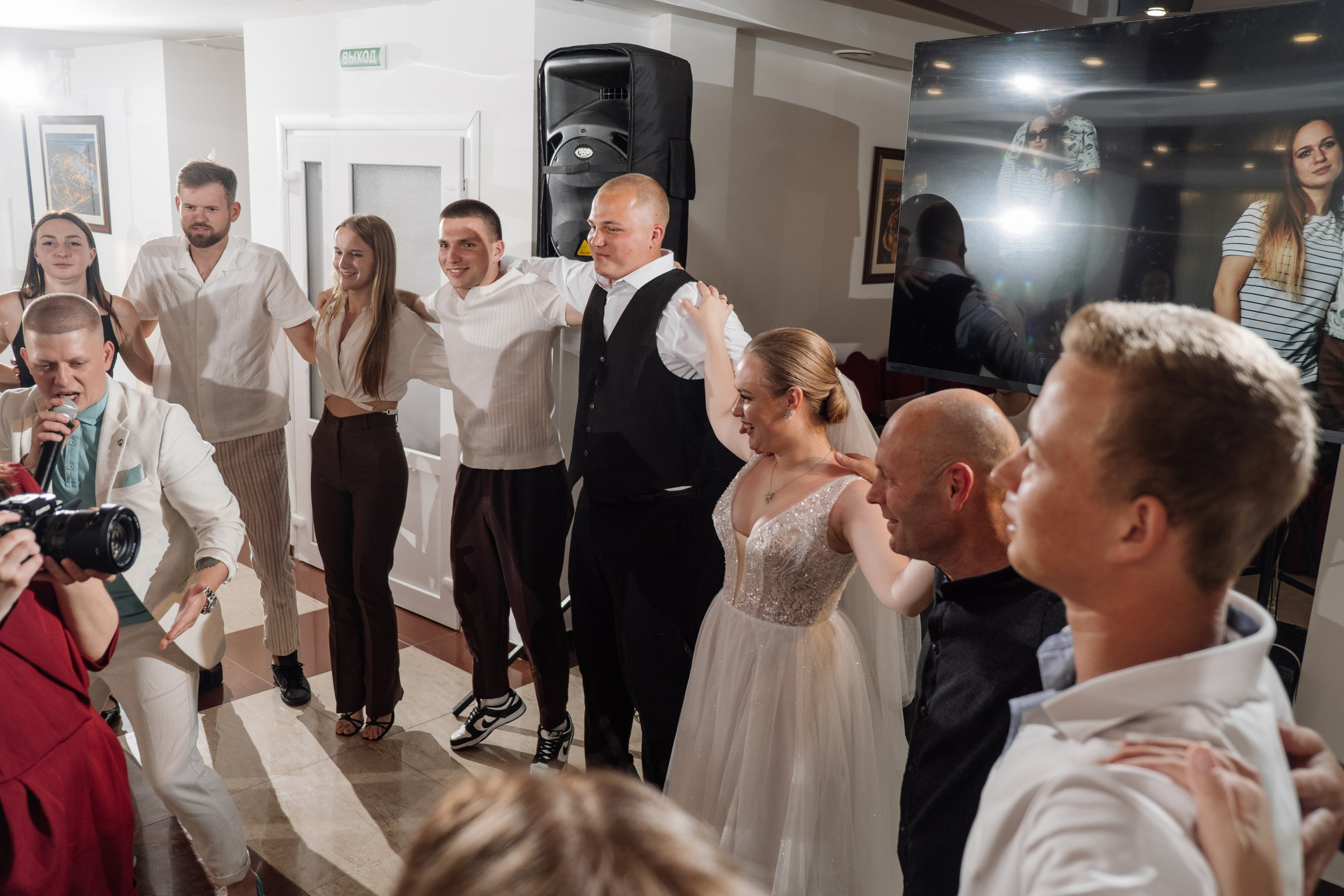 Свадебный ретопртаж. Профессиональная фотосъемка в Крыму. Натуральные эмоции и живые кадры. Забронируйте дату прямо сейчас!