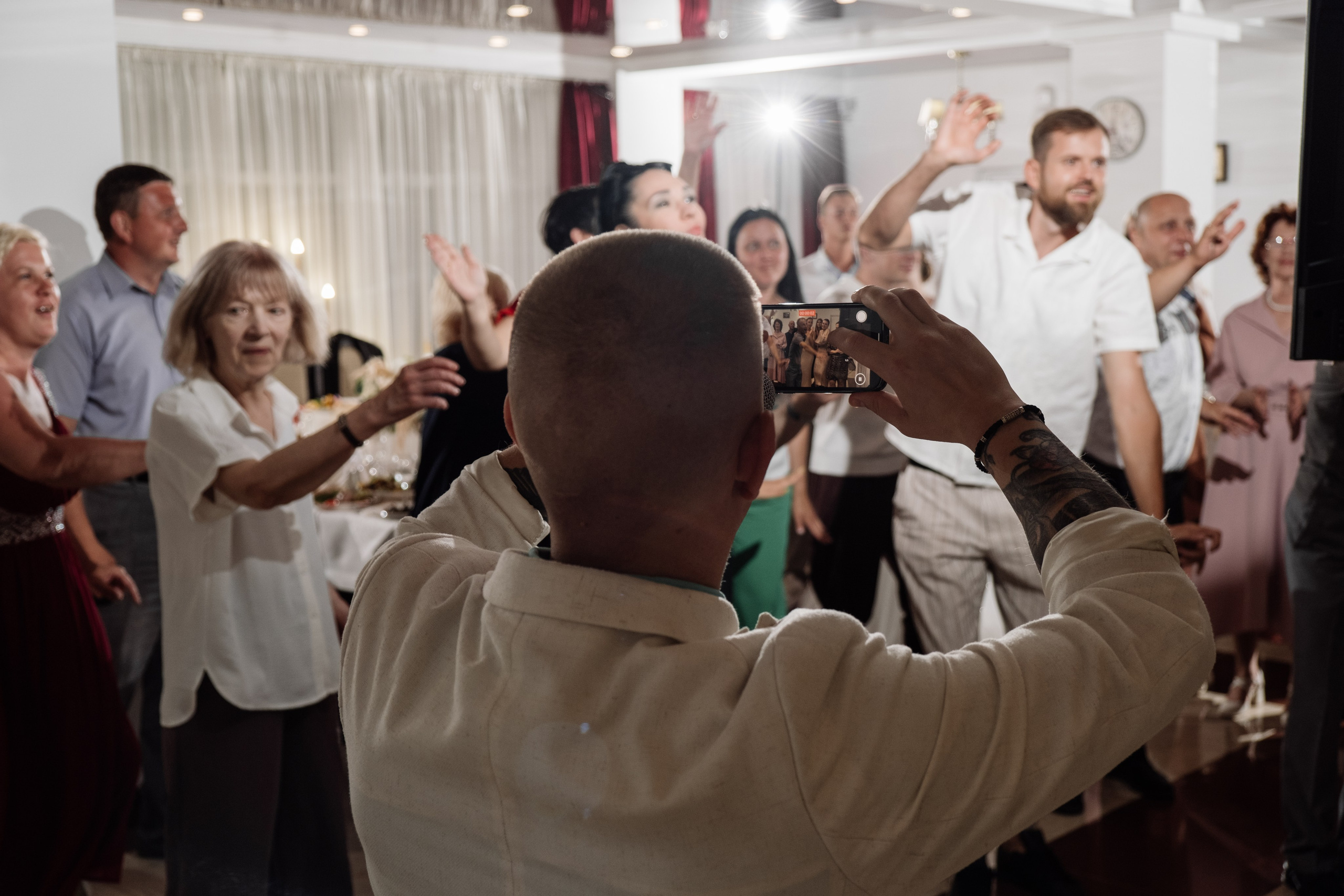 Свадебный ретопртаж. Профессиональная фотосъемка в Крыму. Натуральные эмоции и живые кадры. Забронируйте дату прямо сейчас!