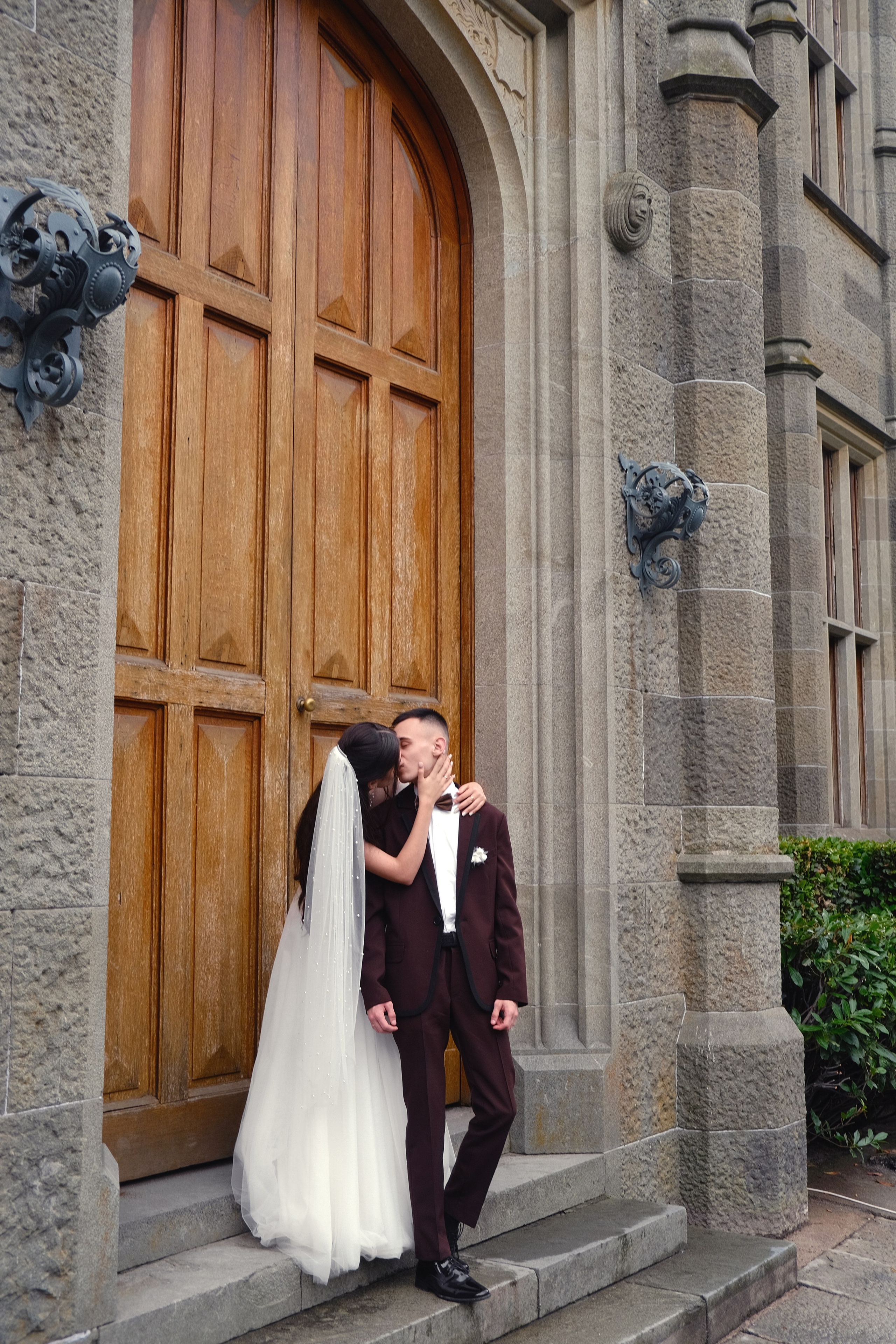 Свадебная фотосессия для прокатной пары. Воронцовский дворец. Профессиональная фотосъемка в Крыму. Натуральные эмоции и живые кадры. Забронируйте дату прямо сейчас!
