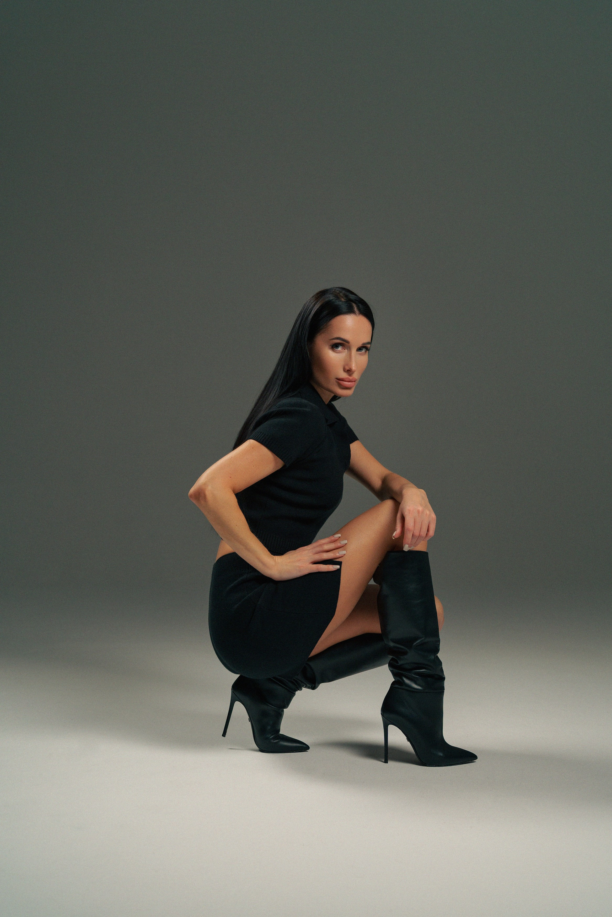 Портрет в студии, контент для блога, экспертная фотосессия | женский портрет | фотосессия в студии | фото контент для блога | экспертный блог визуал | контент инстаграм | экспертная съемка | контент фотосессия | личный блог визуал | личный бренд визуал | контент фотосессия | идеи фотосессии для контента | фото для блога | женский экспертный блог | фотосессия для личного бренда | бренд съемка