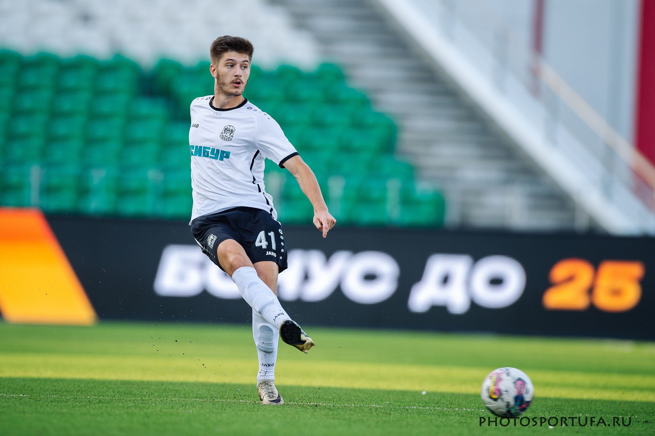Россия — МЕЛБЕТ — Первая Лига. 4 -й тур «ФК УФА» — ФК «Тюмень». Спортивный фотограф в Уфе Евгений Буров