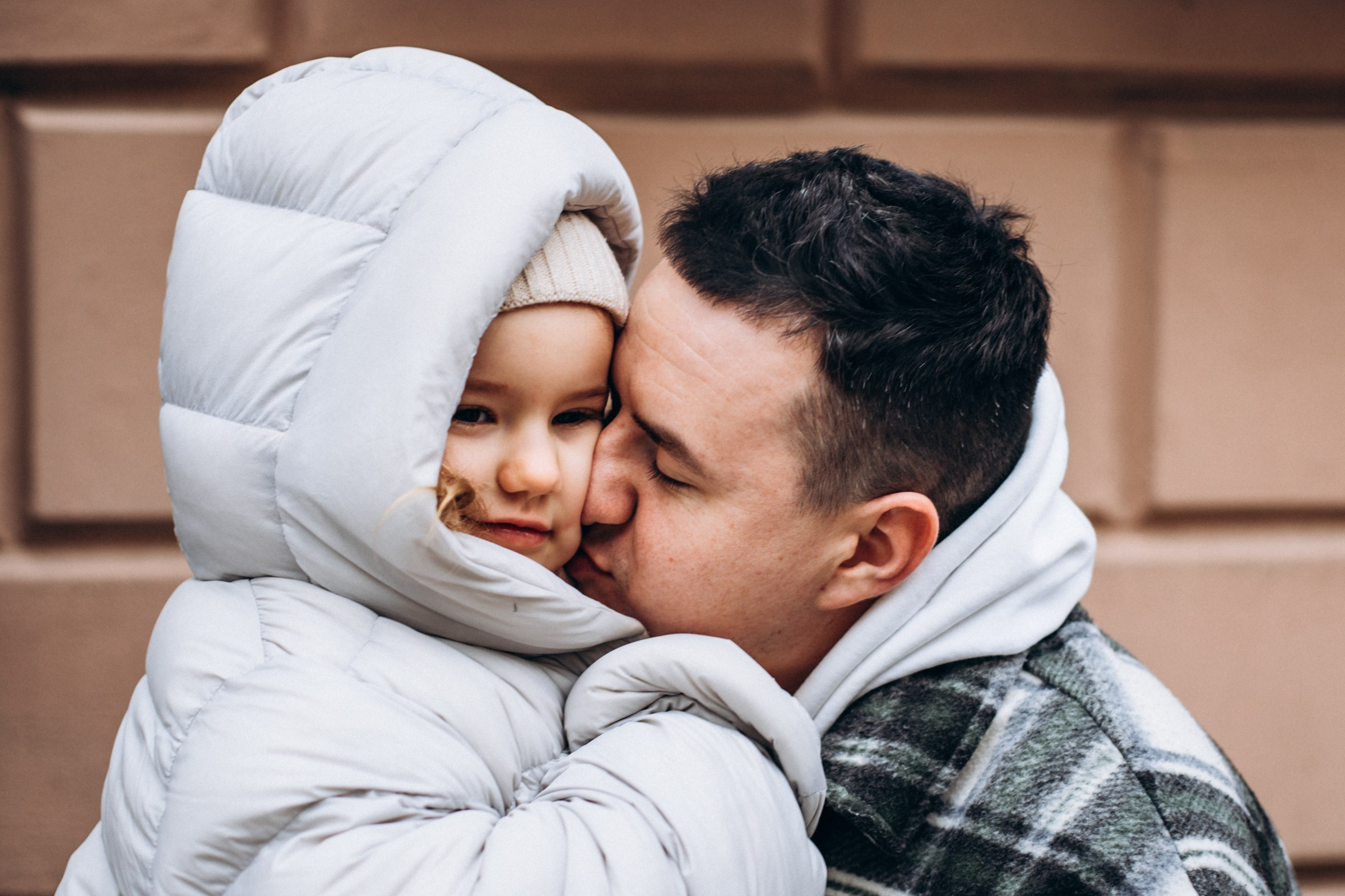 Юлия с семьей в апреле. Фотопрогулка в Петербурге. Индивидуальный и семейный фотограф в Санкт-Петербурге