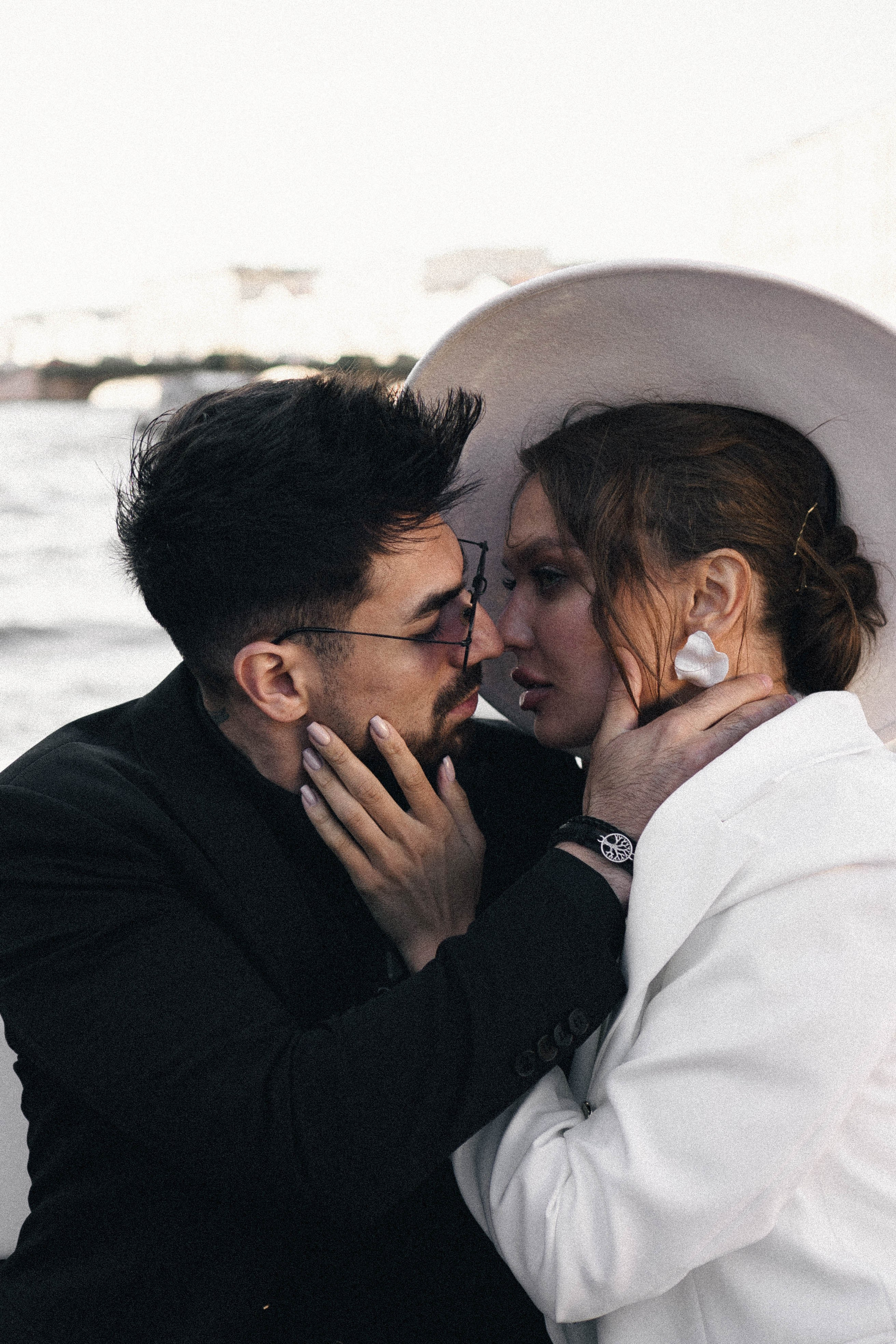 СВАДЕНБНАЯ СЬЕМКА НА КАТЕРЕ ПО КАНАЛАМ САНКТ-ПЕТЕРБУРГА И В АКВАТОРИИ НЕВЫ. Профессиональный фотограф, Санкт-Петербург — Виктория Богомолова