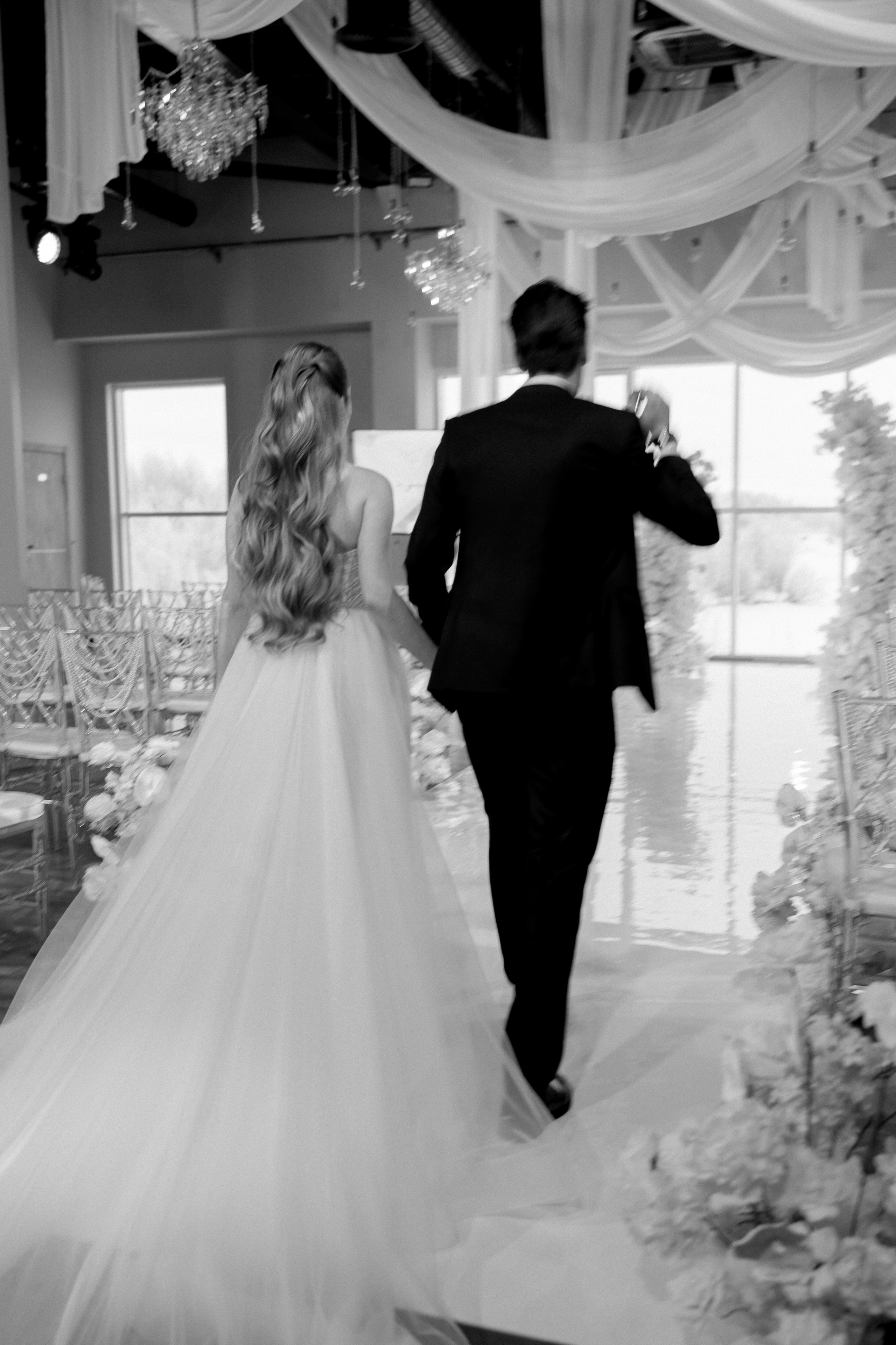 СВАДЕБНАЯ СЬЕМКА СБОРОВ В ОТЕЛЕ И ВЫЕЗД НА ЦЕРЕМОНИЮ (СНЯТО В СИБИРЕ В НИЖНЕВАРТОВСКЕ). Профессиональный фотограф, Санкт-Петербург — Виктория Богомолова