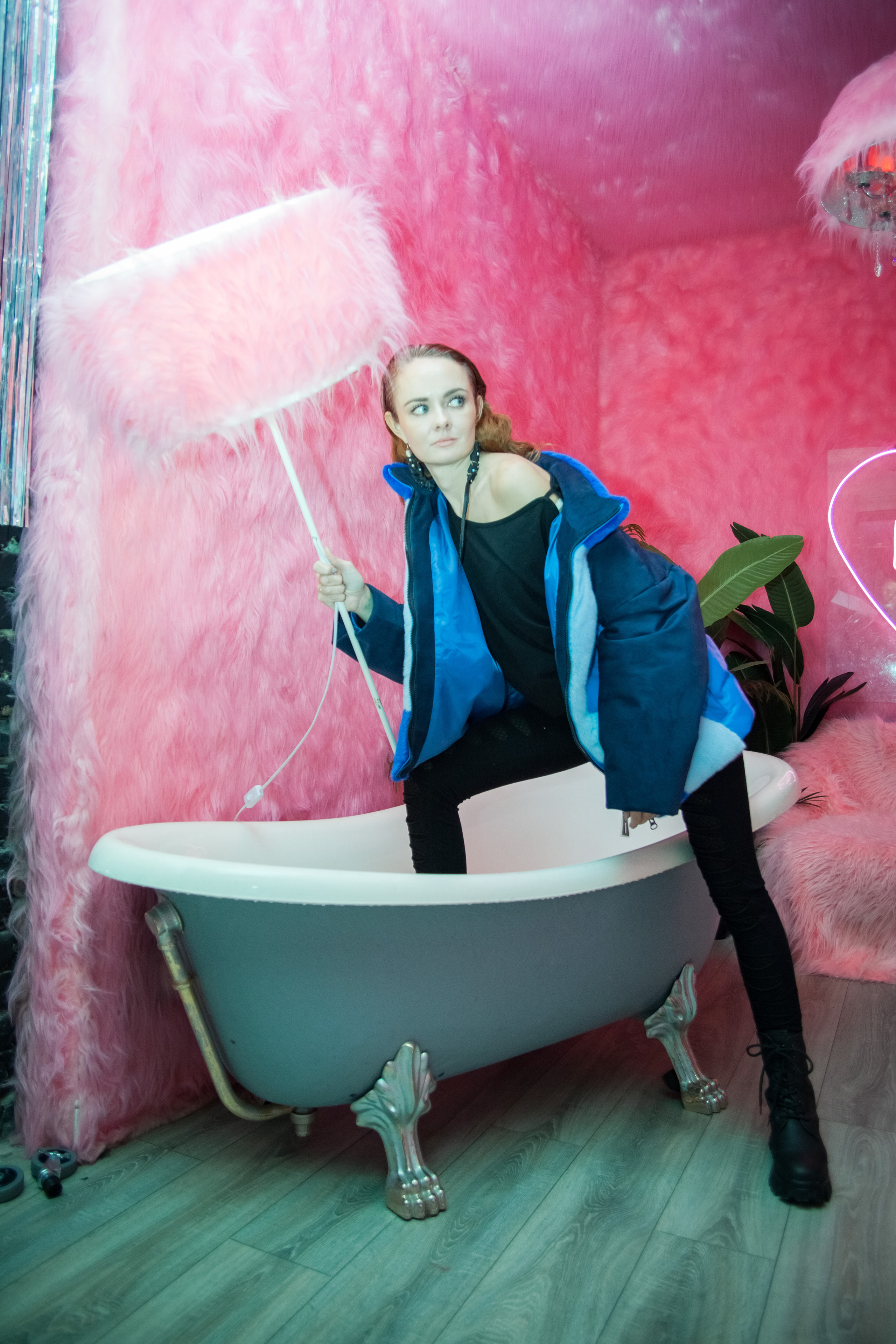 Репортаж Fashion Network Party в стиле Круэлла де Виль