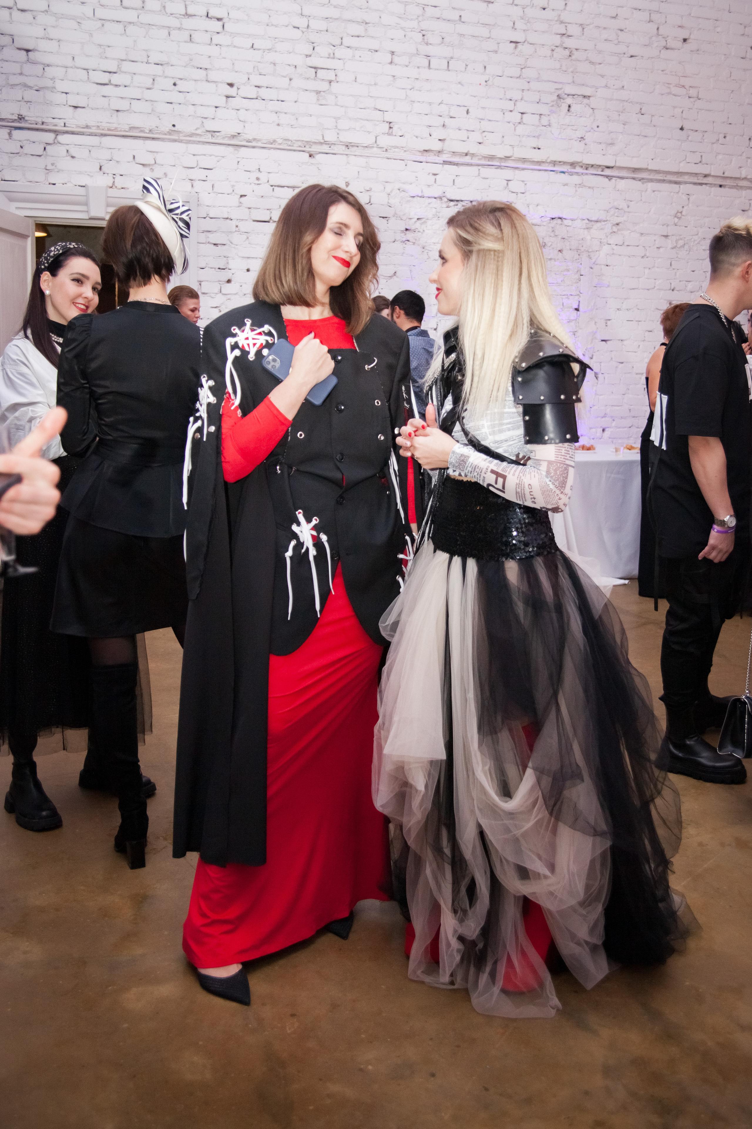 Репортаж Fashion Network Party в стиле Круэлла де Виль