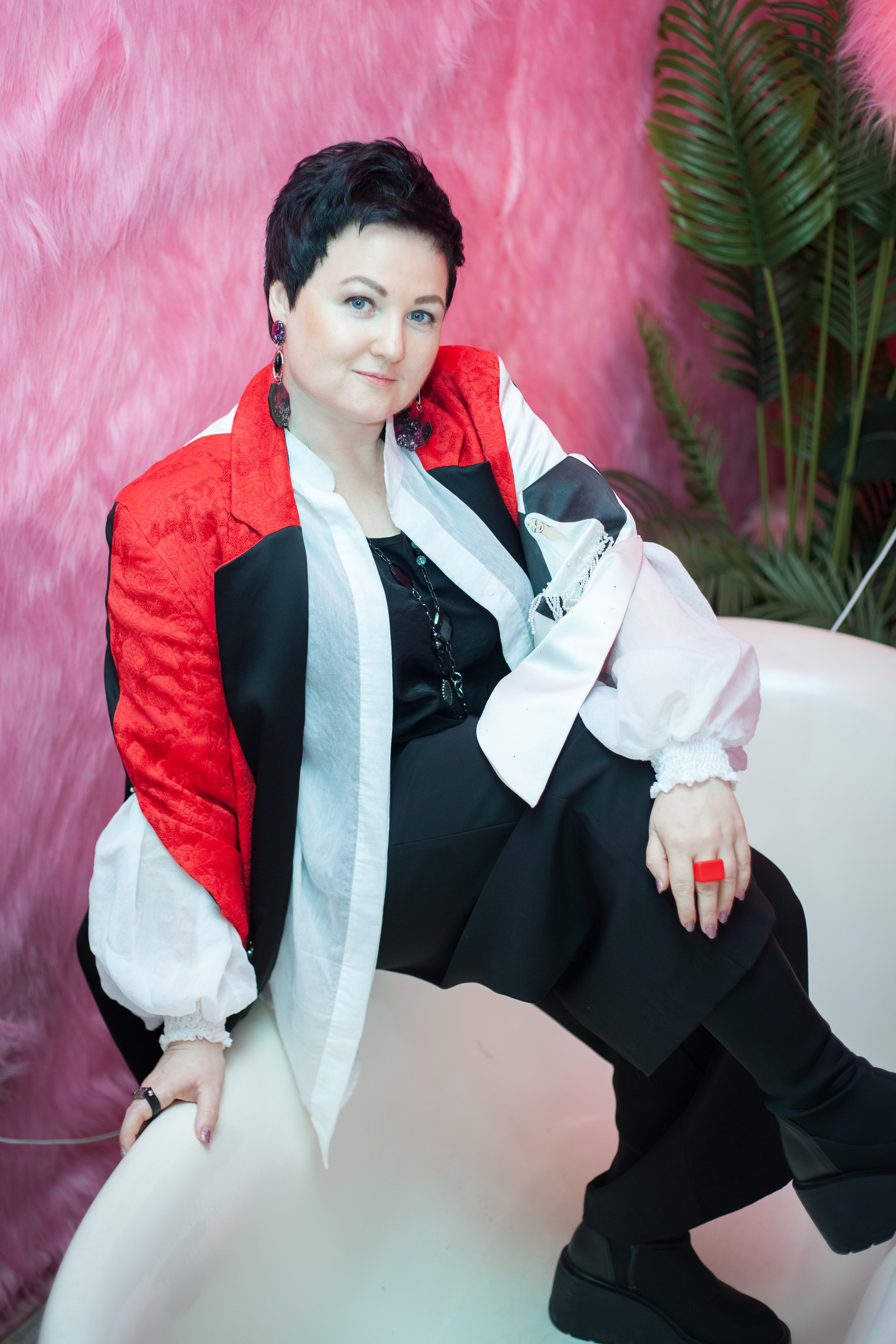 Репортаж Fashion Network Party в стиле Круэлла де Виль