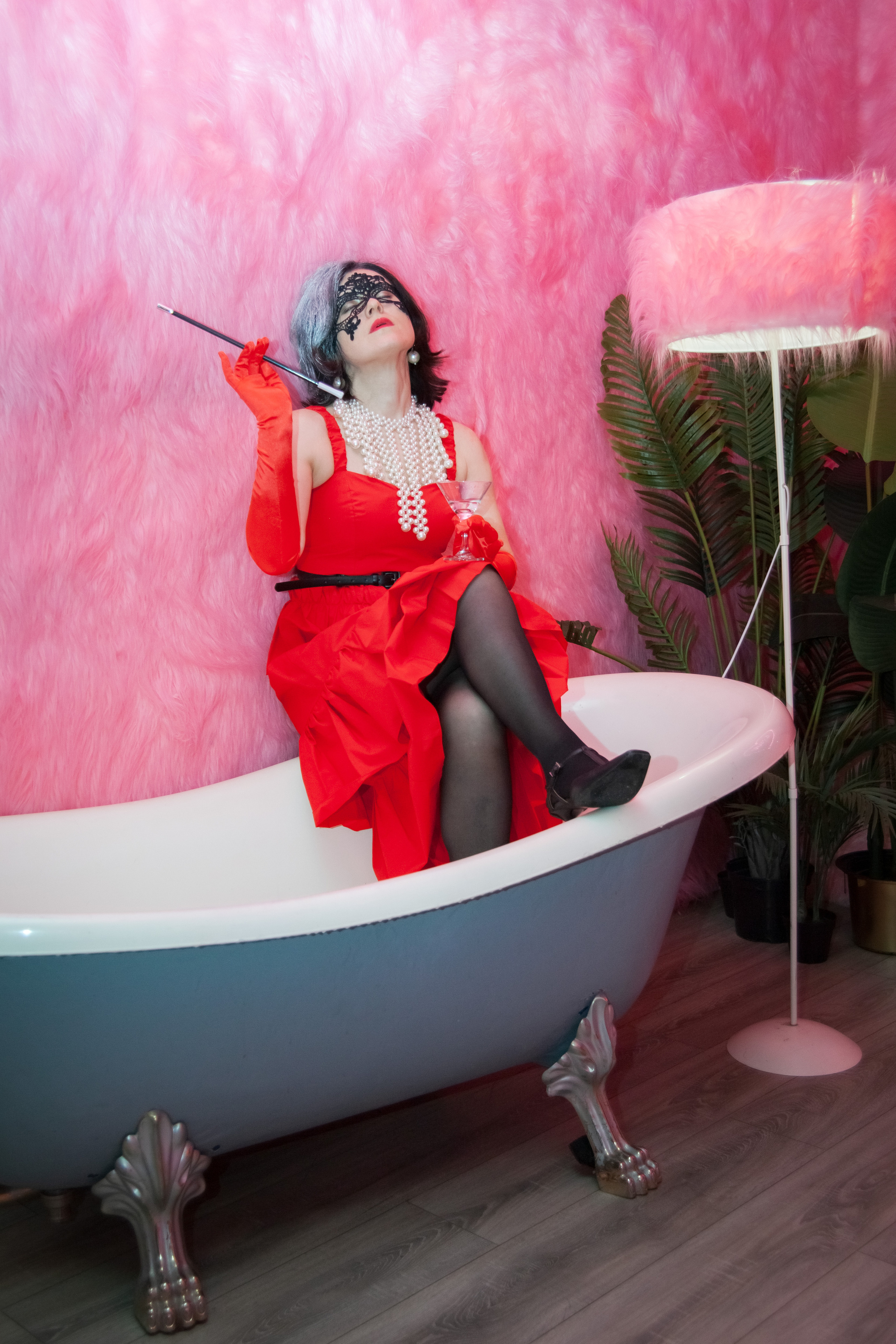 Репортаж Fashion Network Party в стиле Круэлла де Виль